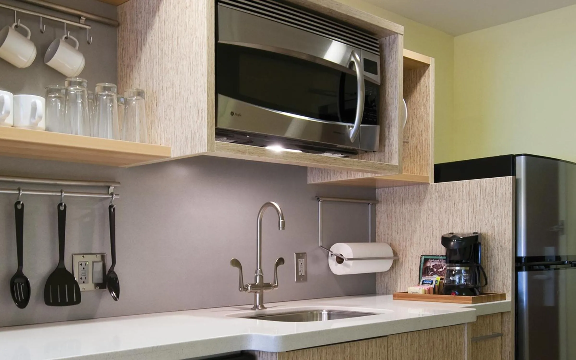 Kitchen or kitchenette in Home2 Suites By Hilton Winter Garden