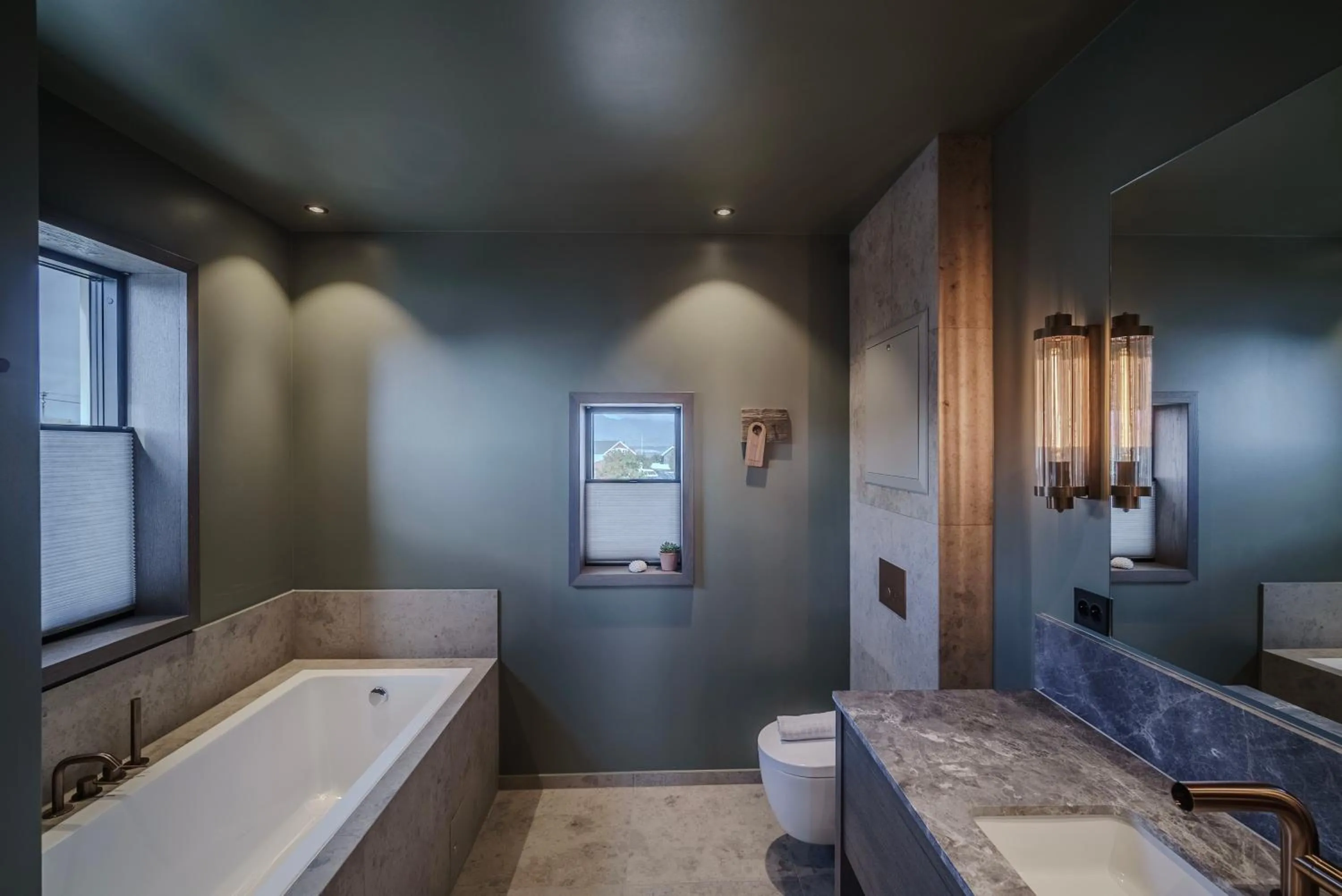 Bath in Henningsvær Bryggehotell - by Classic Norway Hotels