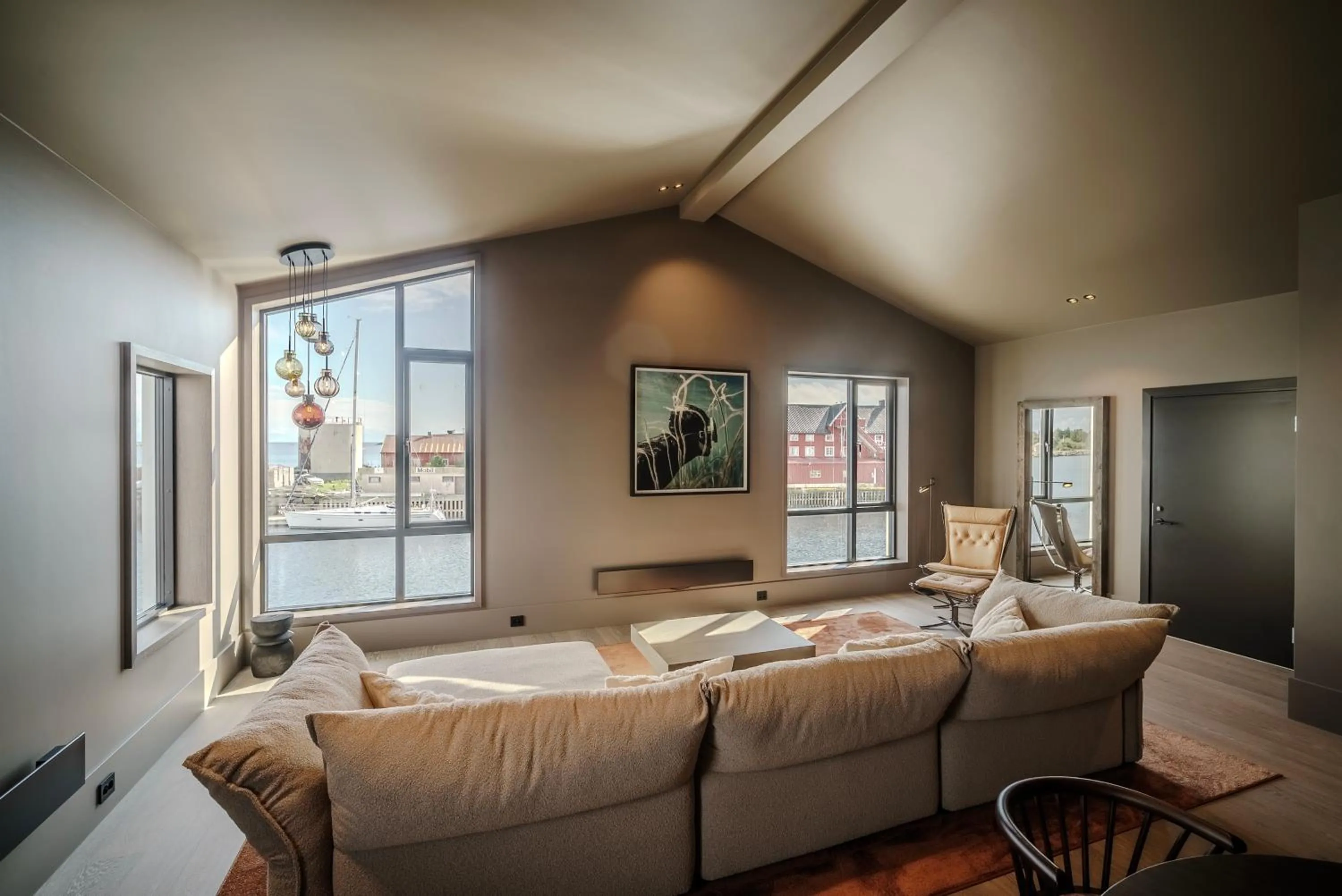 Living room, Bed in Henningsvær Bryggehotell - by Classic Norway Hotels