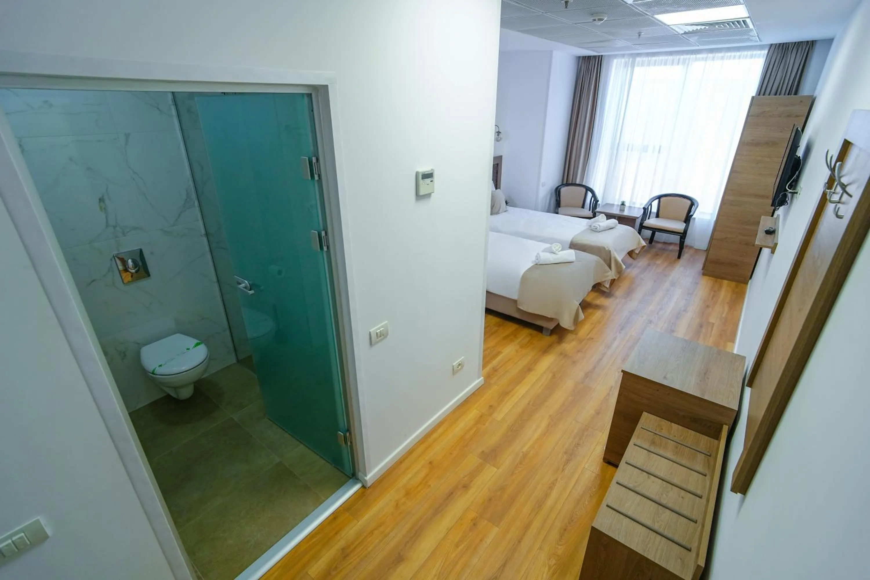 Toilet, Bed in Sir Fundeni Hotel