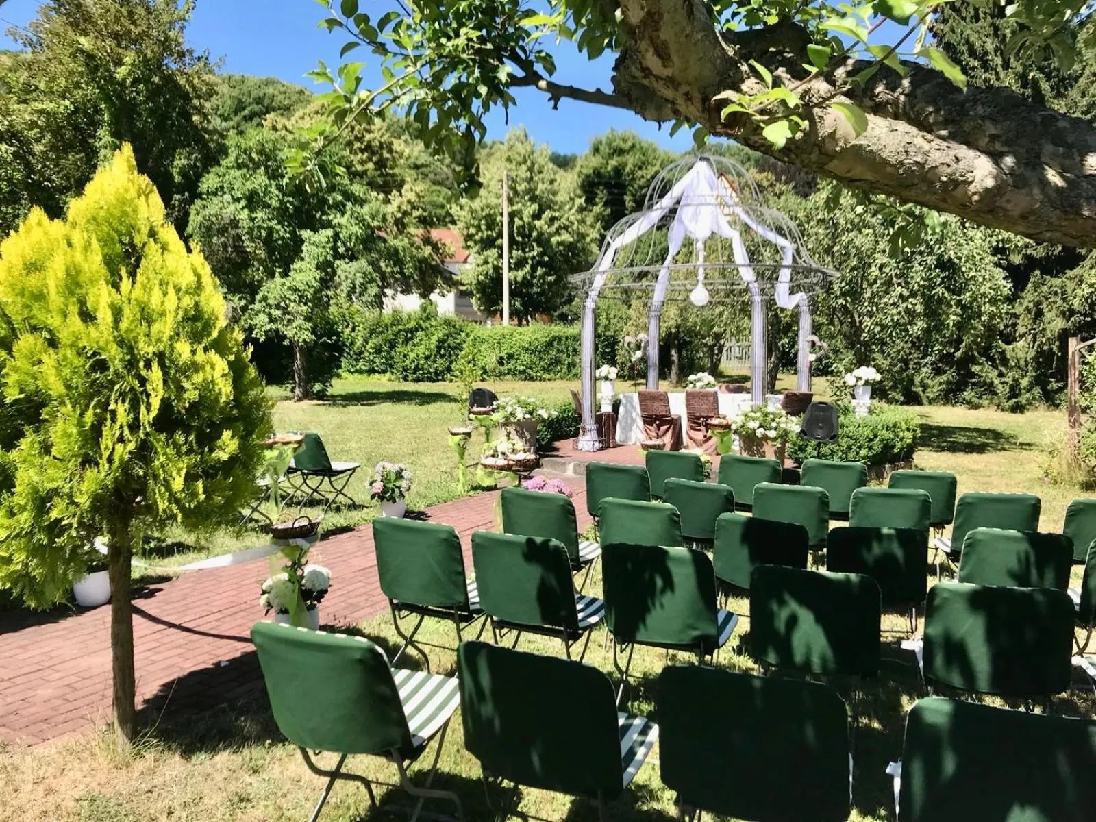 Garden in Hotel Weinhaus Eberitzsch GmbH