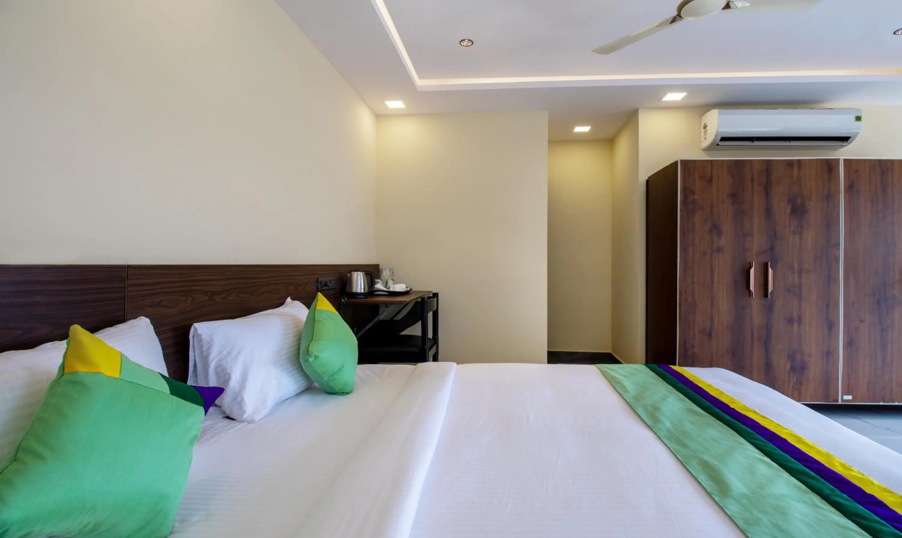 Bedroom in Treebo Jaguar Comforts, 3 Kms From Mahatma Gandhi Park