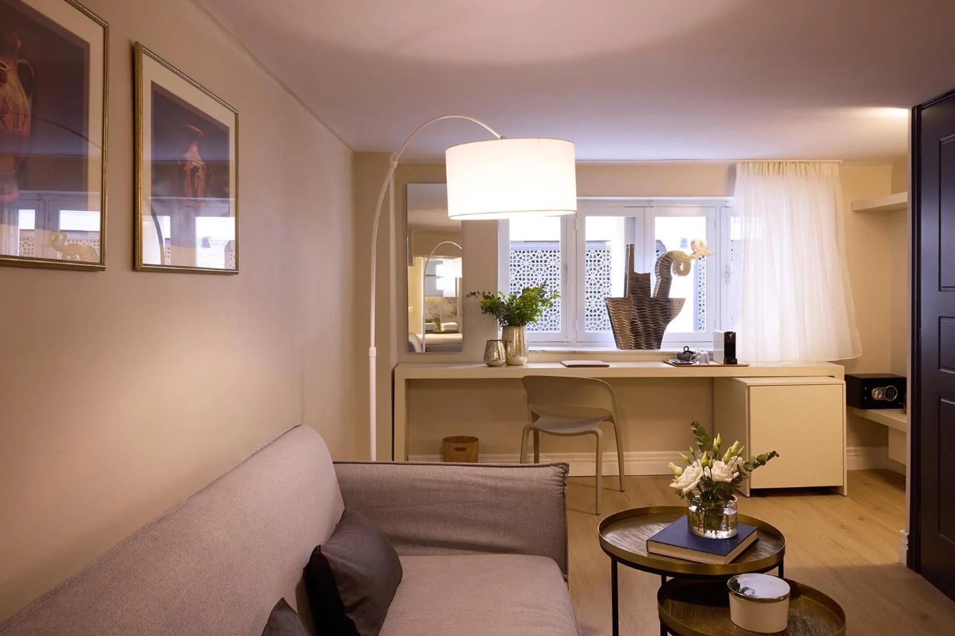 Karaoke in Vrachos Athens Suites