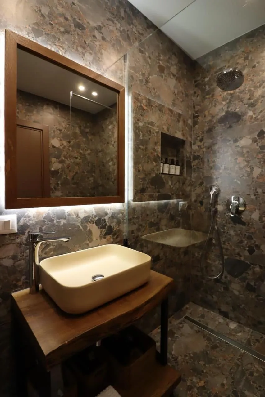 Shower in Garden Boutique Hotel