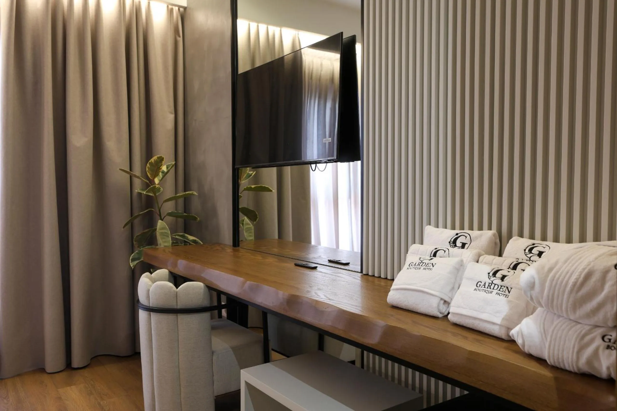 TV and multimedia, Bed in Garden Boutique Hotel