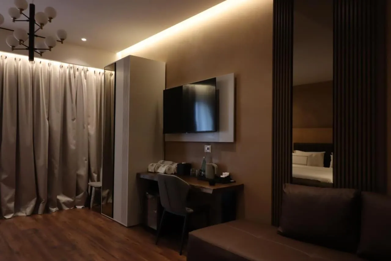 TV and multimedia in Garden Boutique Hotel