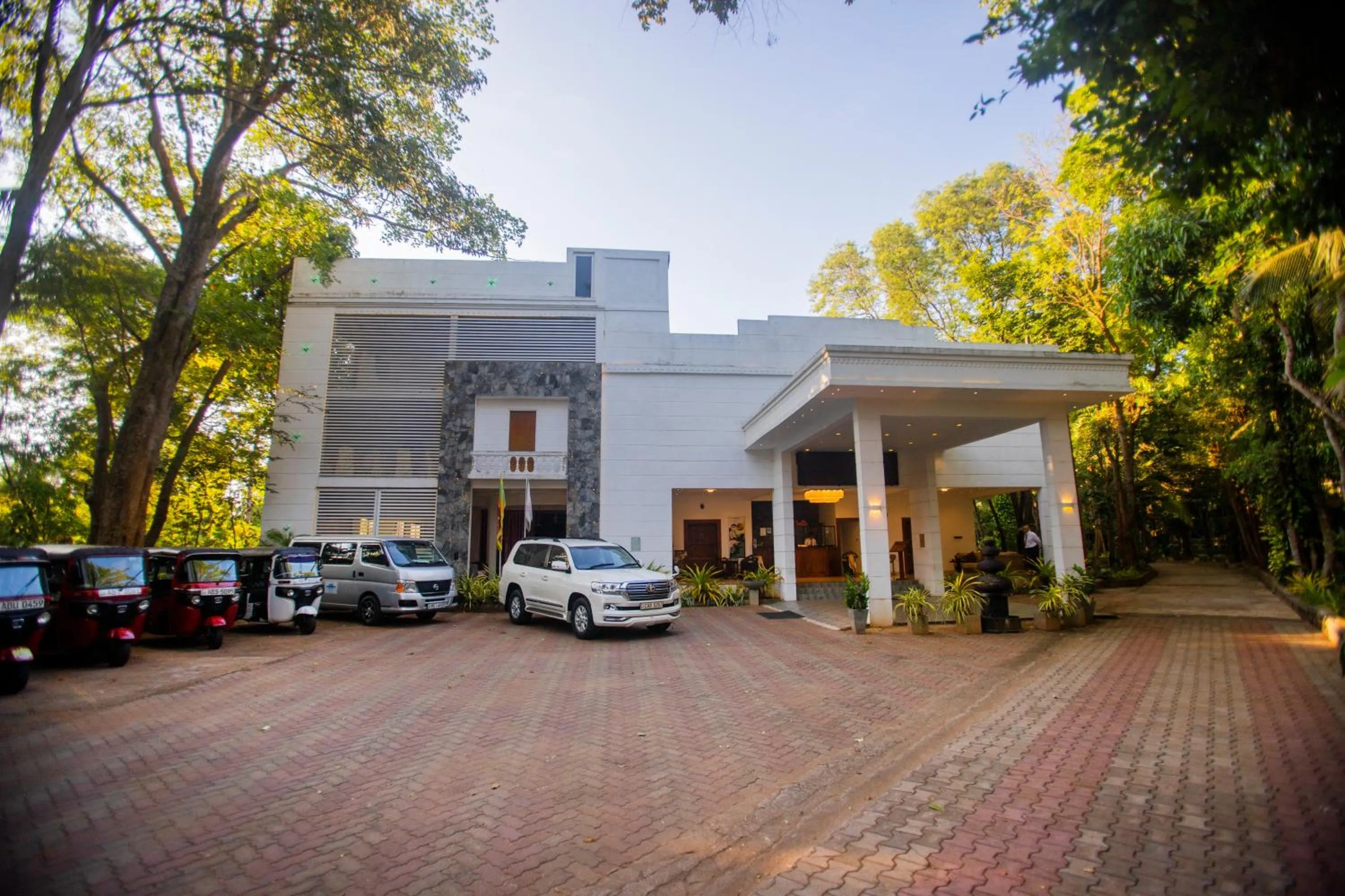 Parking in Hotel Eden Garden