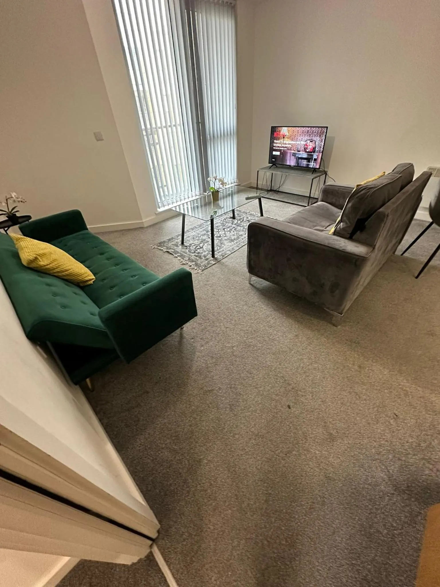 Living room in Adelphi Wharf Apartments by Beehosting