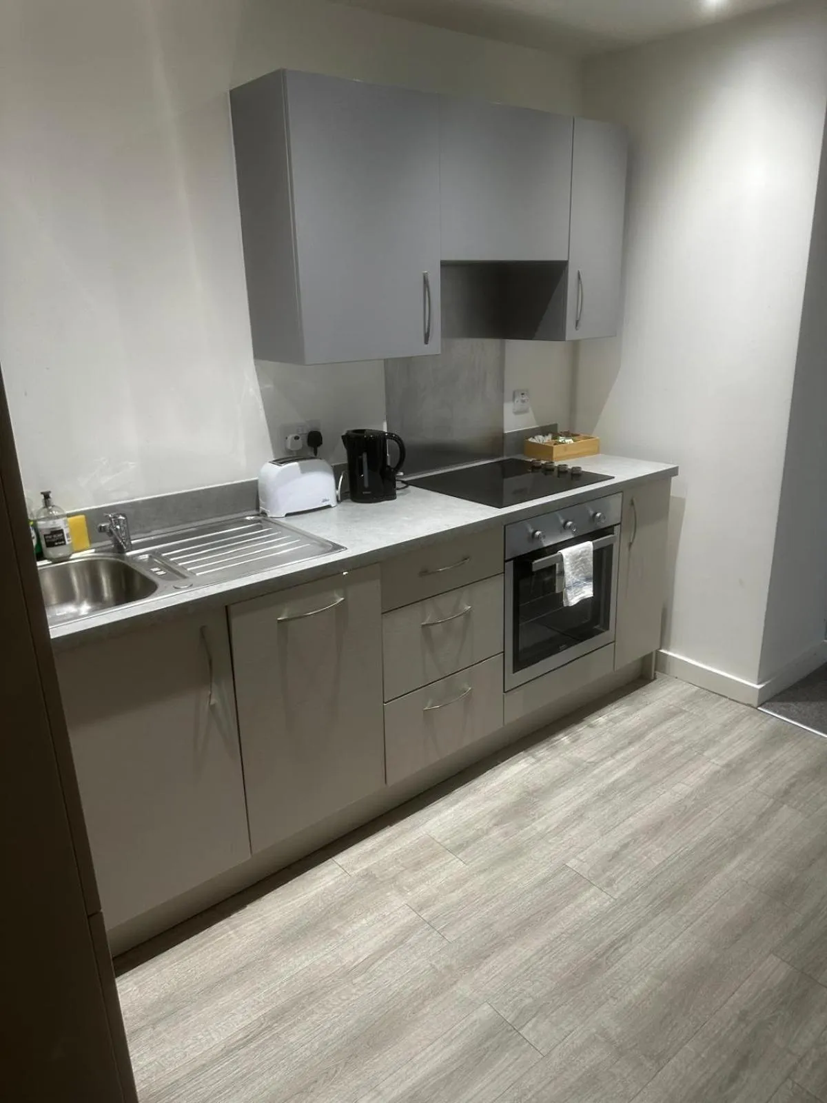 Kitchen or kitchenette in Adelphi Wharf Apartments by Beehosting