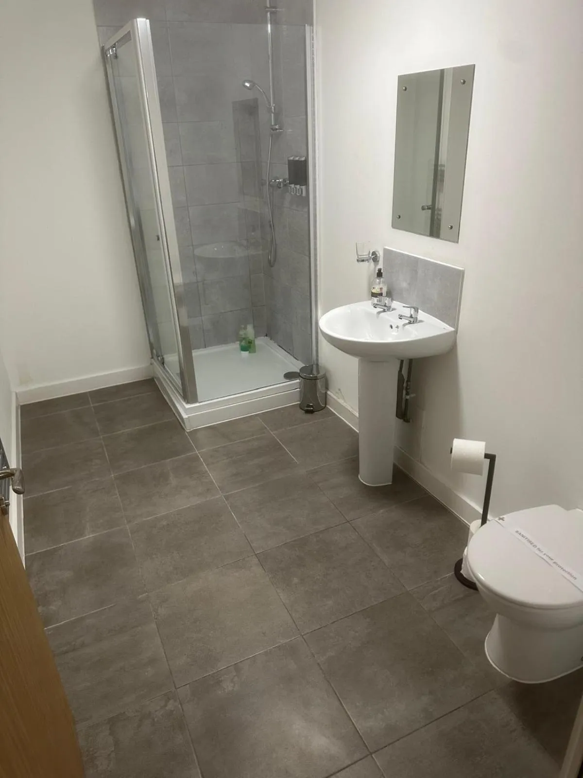 Shower in Adelphi Wharf Apartments by Beehosting