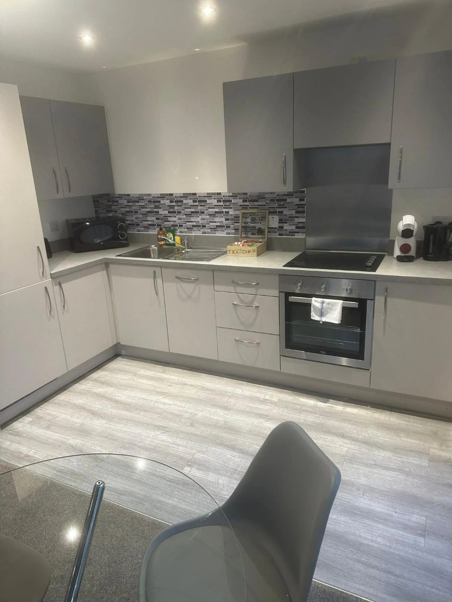 kitchen in Adelphi Wharf Apartments by Beehosting