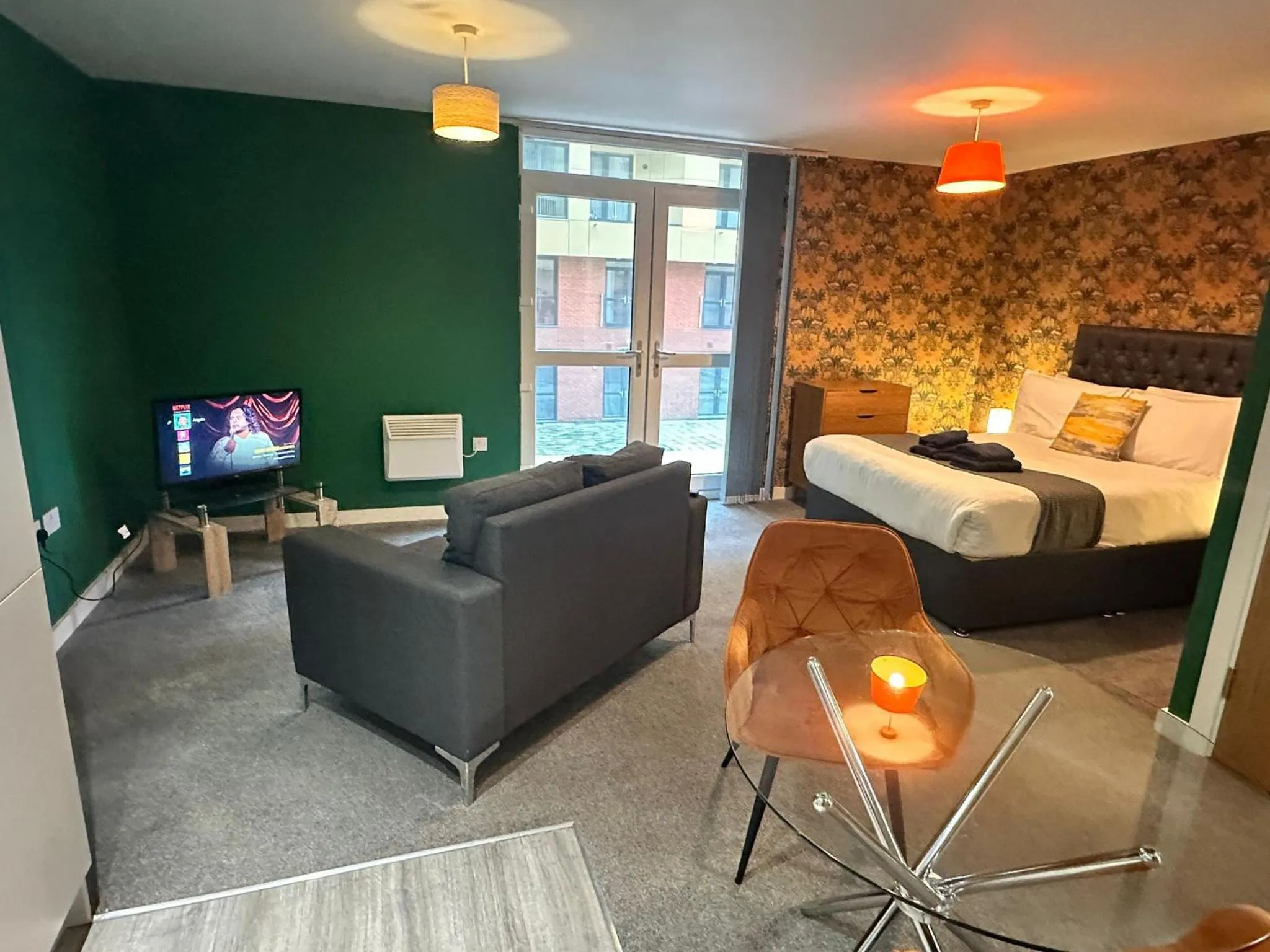 TV and multimedia, Bed in Adelphi Wharf Apartments by Beehosting