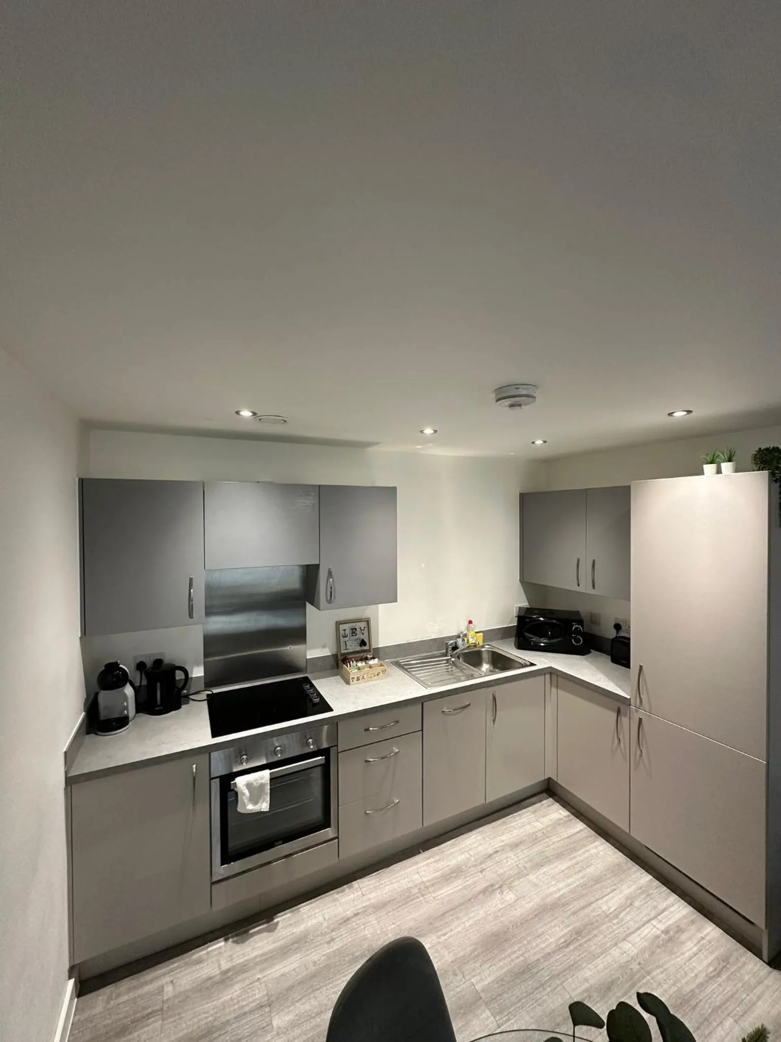kitchen in Adelphi Wharf Apartments by Beehosting