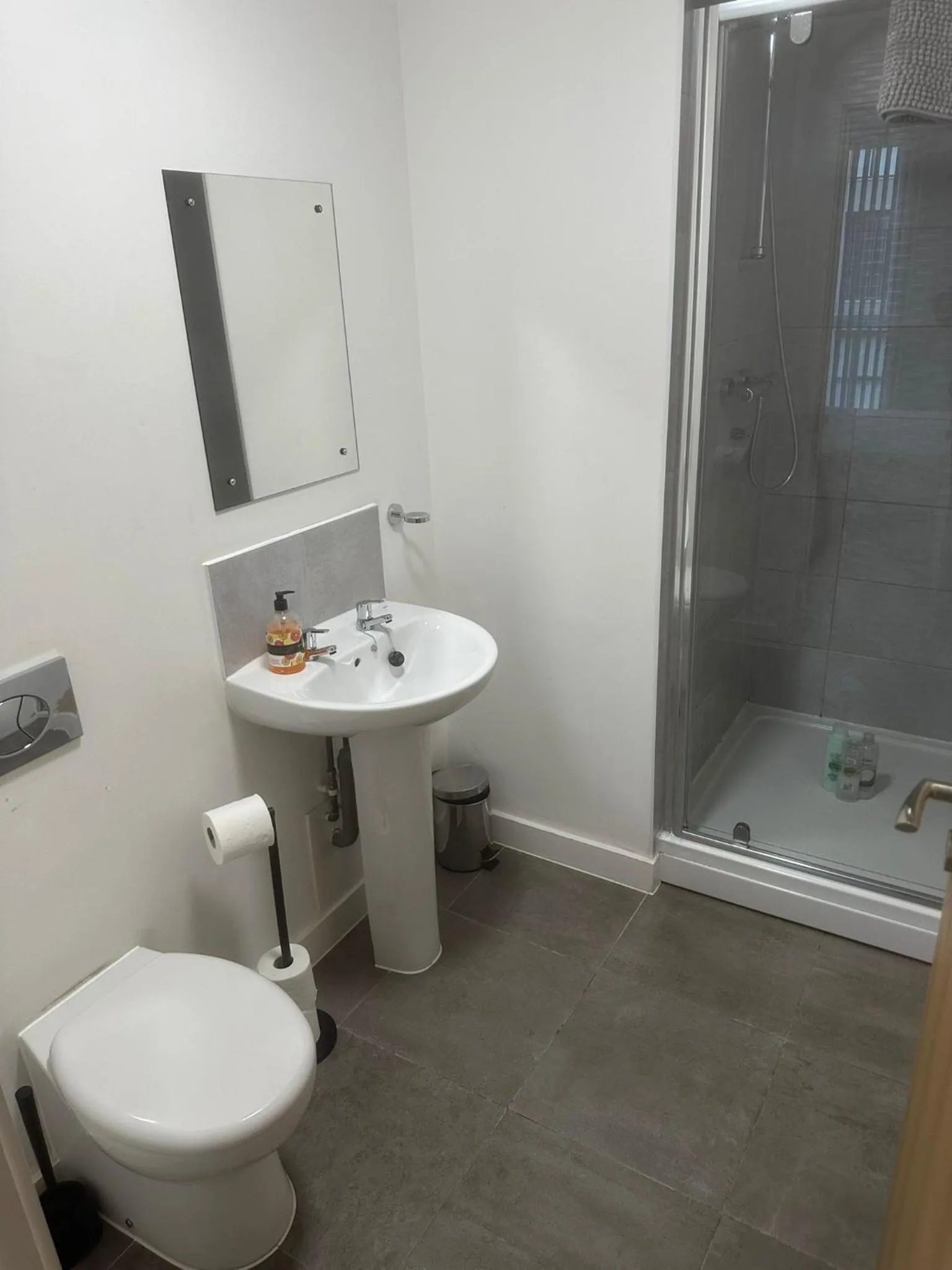 Bathroom in Adelphi Wharf Apartments by Beehosting