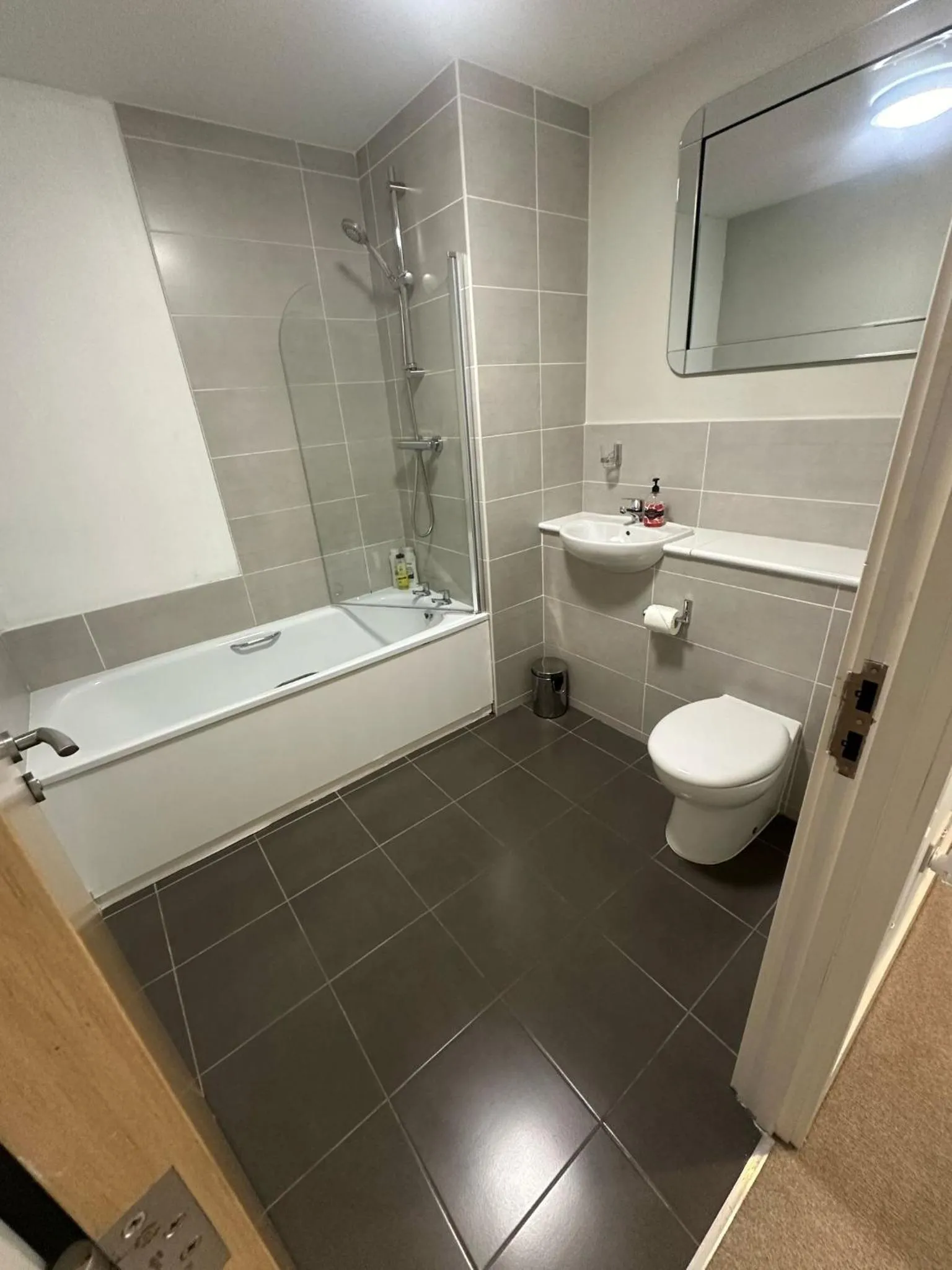 Toilet in Adelphi Wharf Apartments by Beehosting