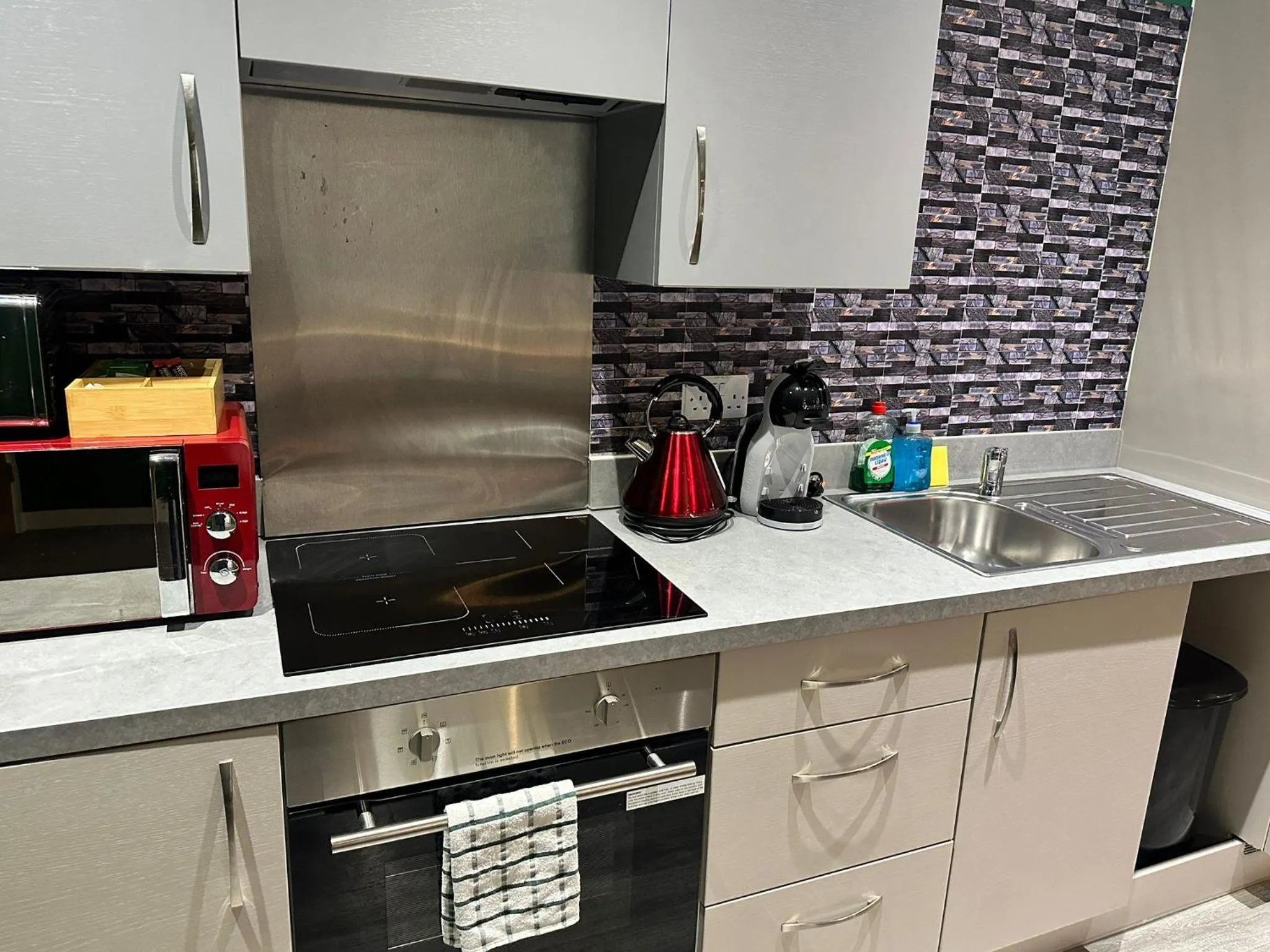 Kitchen or kitchenette in Adelphi Wharf Apartments by Beehosting