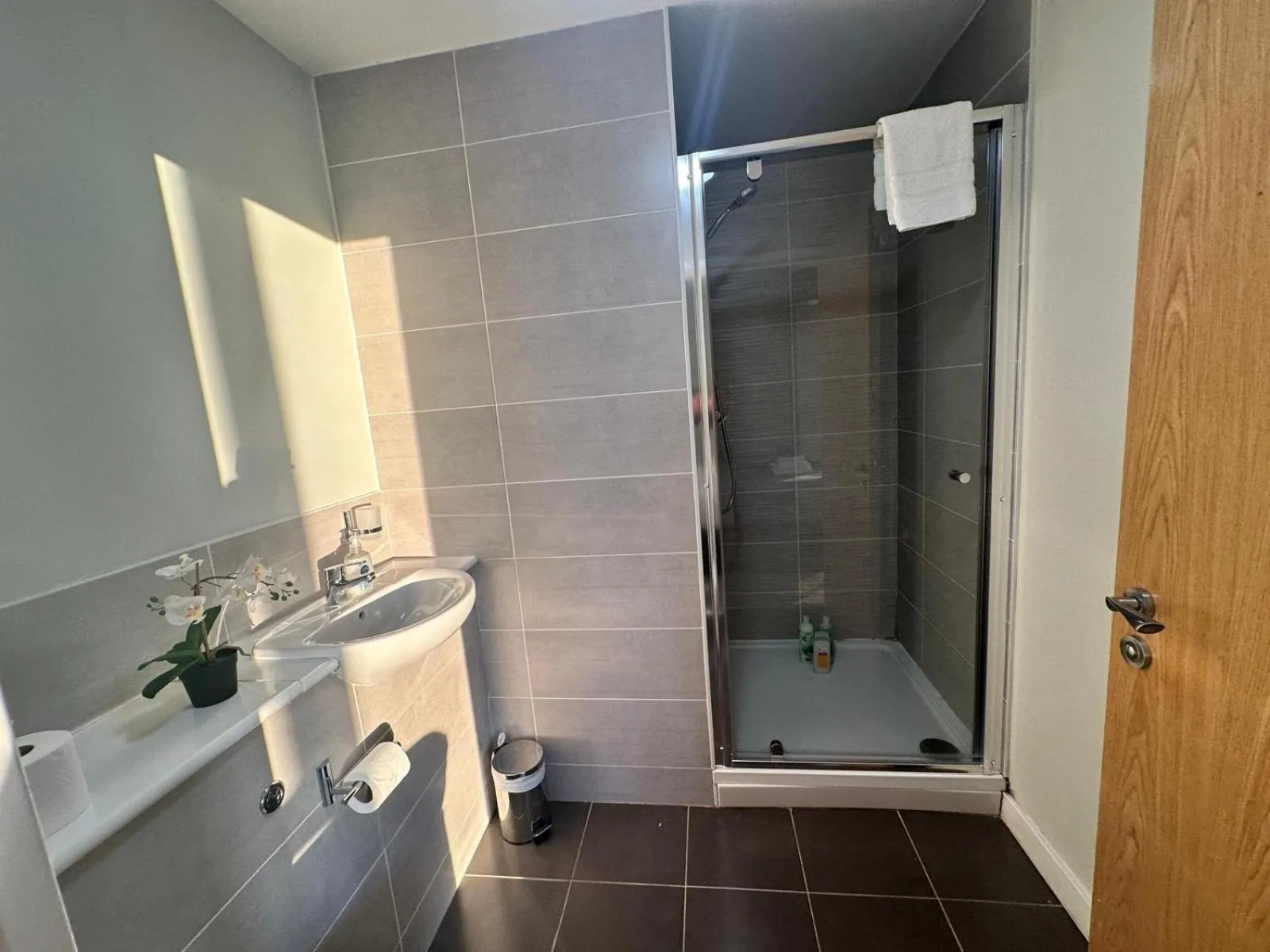 Bathroom in Adelphi Wharf Apartments by Beehosting