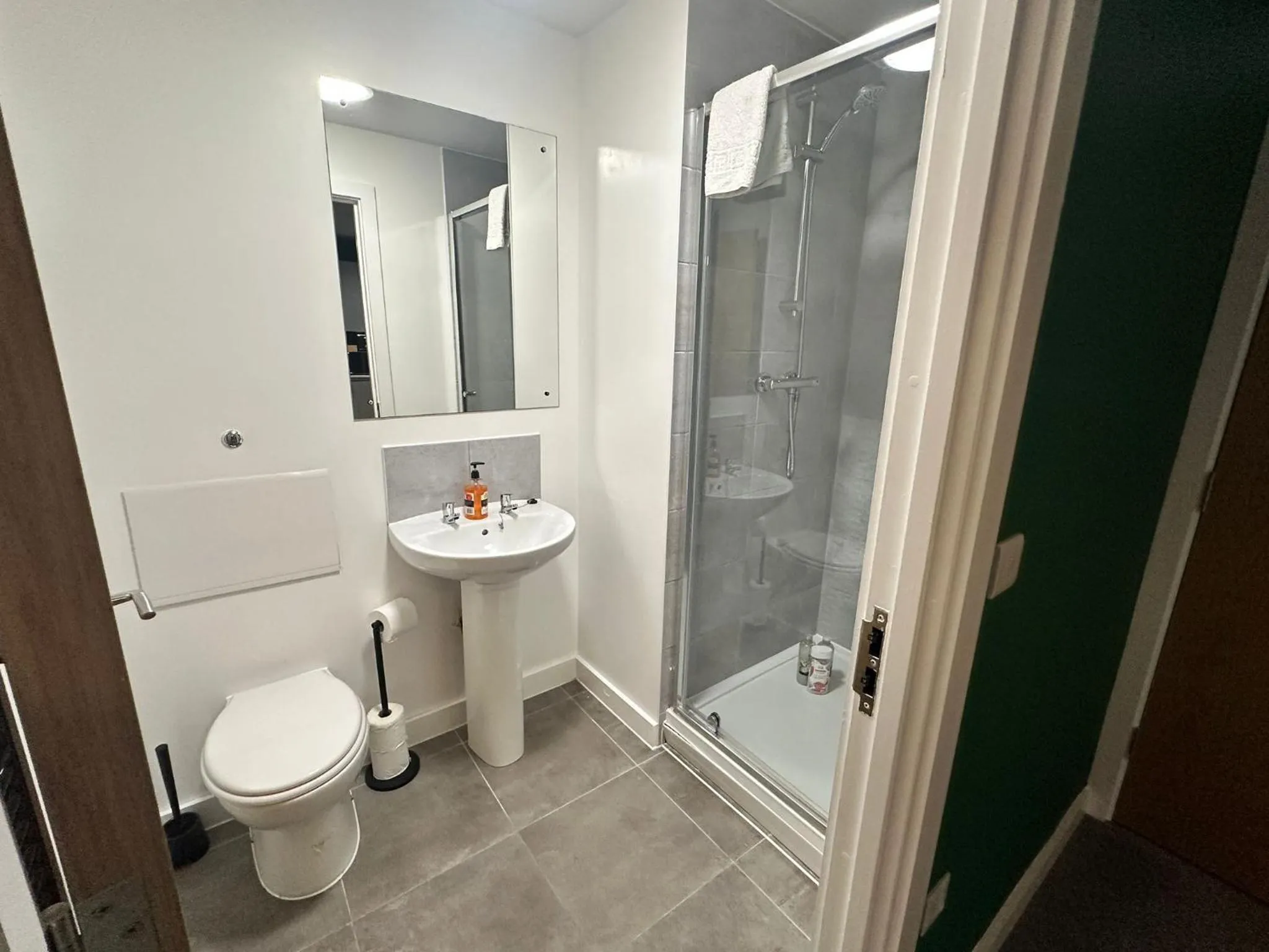 Shower in Adelphi Wharf Apartments by Beehosting