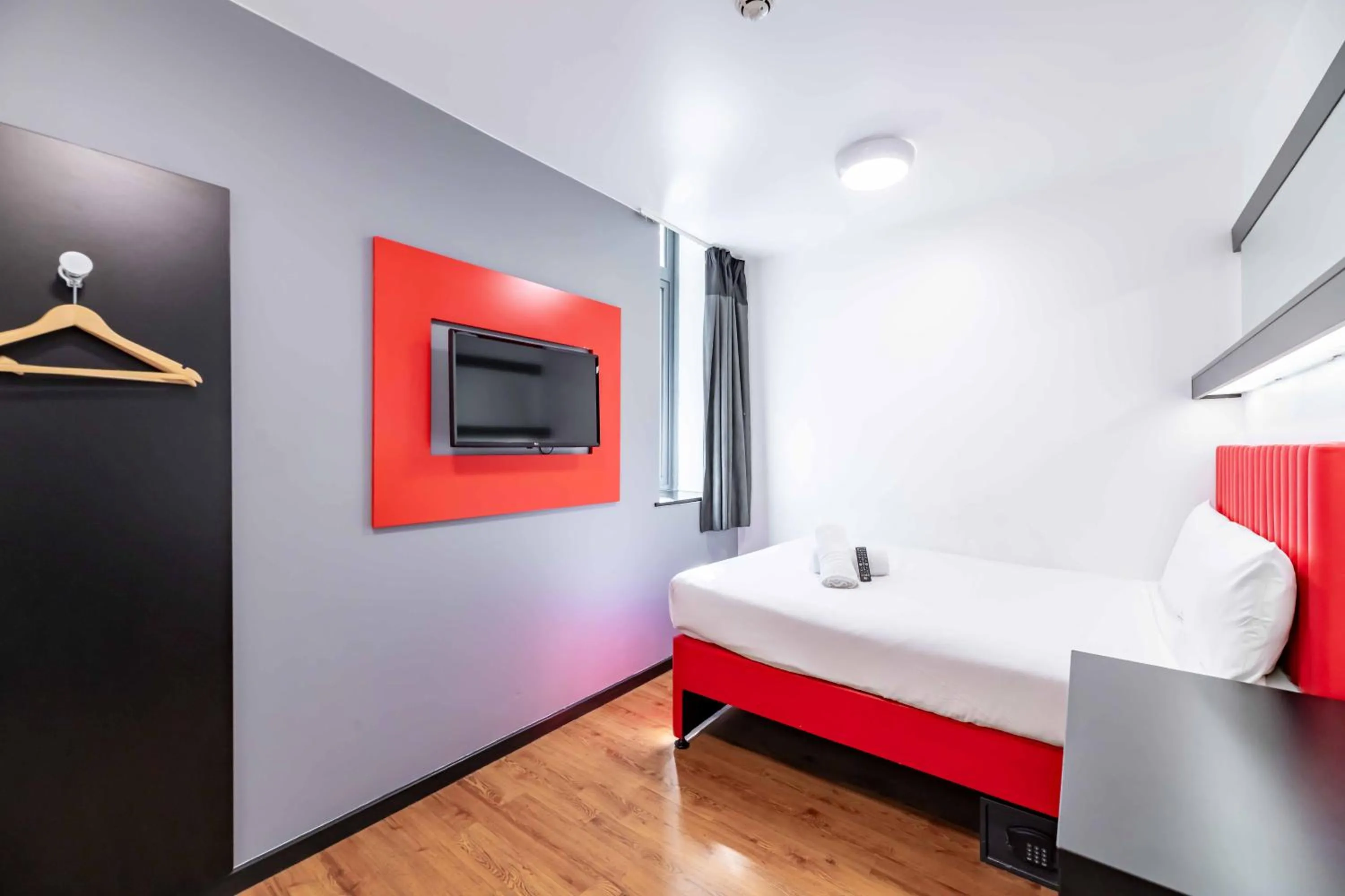 Bedroom, Bed in easyHotel Newcastle