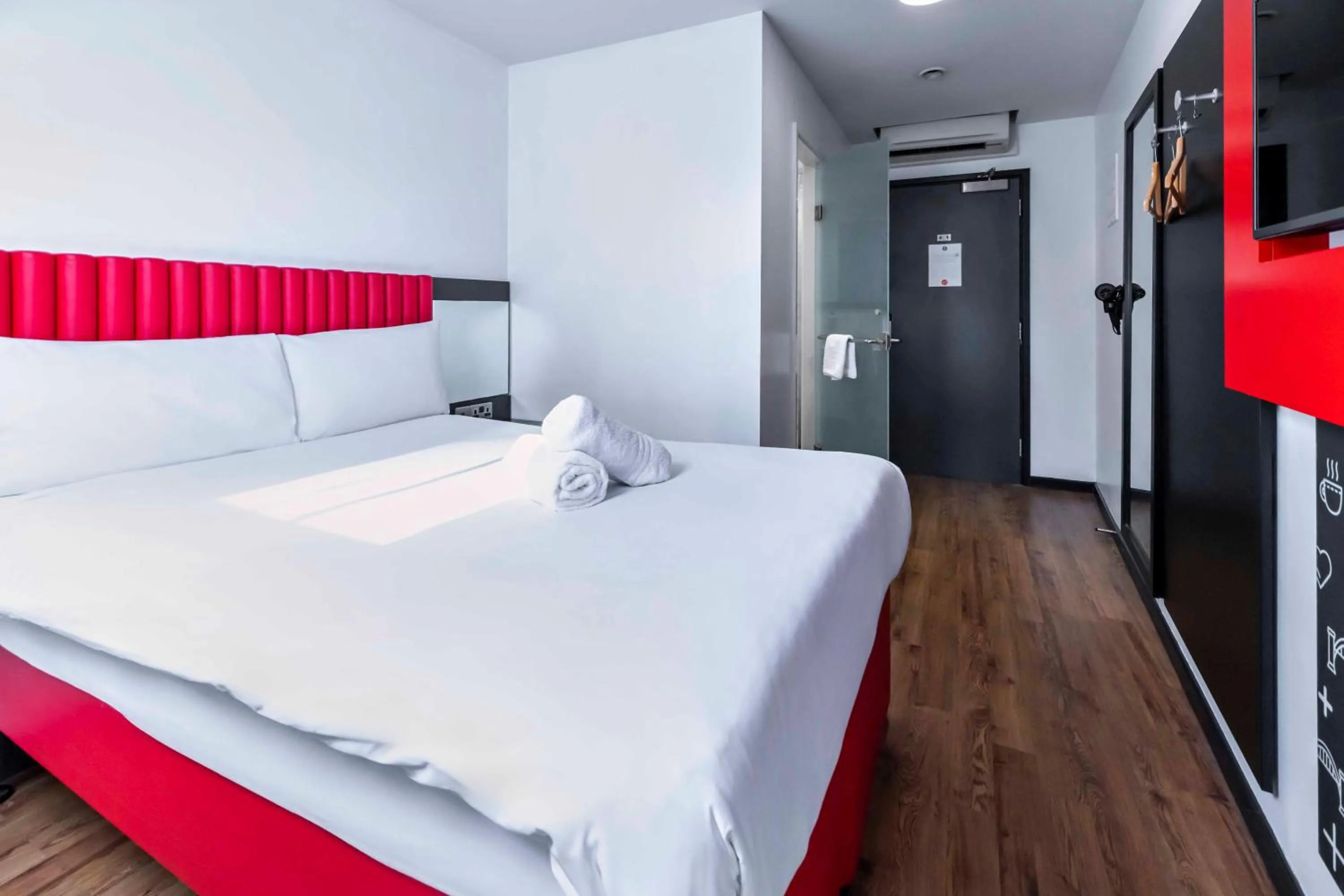 Bedroom, Bed in easyHotel Newcastle