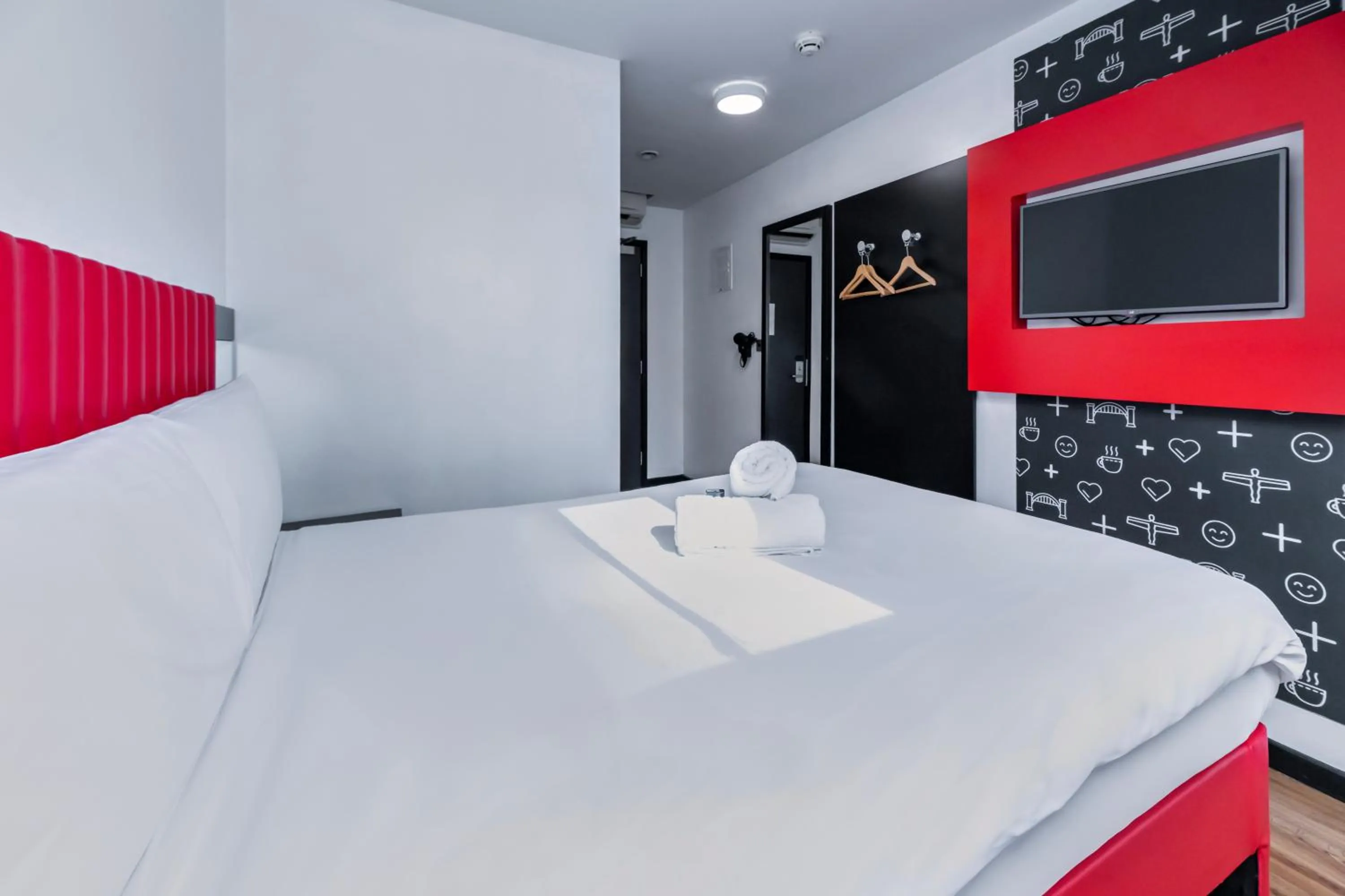 Bedroom, Bed in easyHotel Newcastle