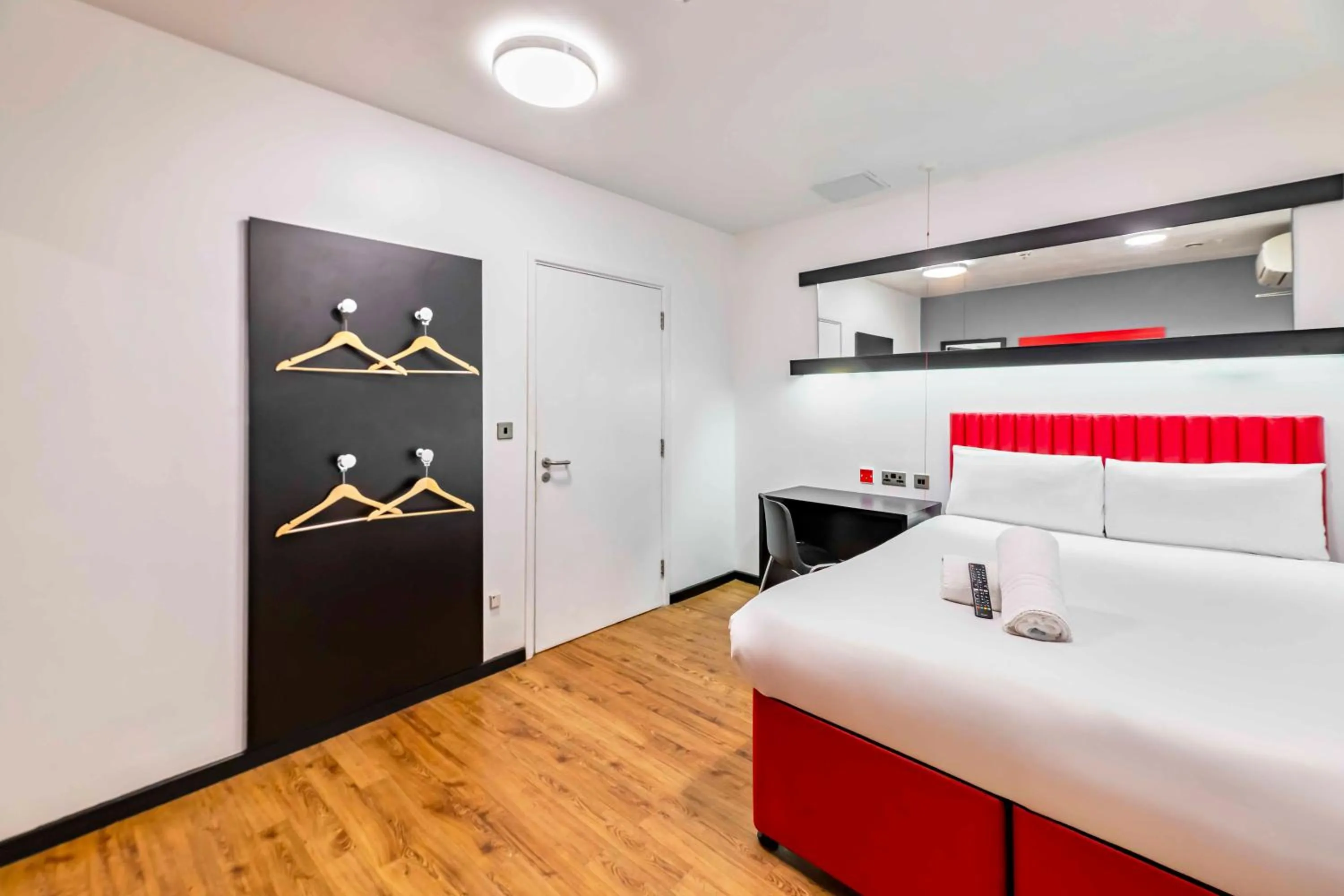 Bedroom, Bed in easyHotel Newcastle