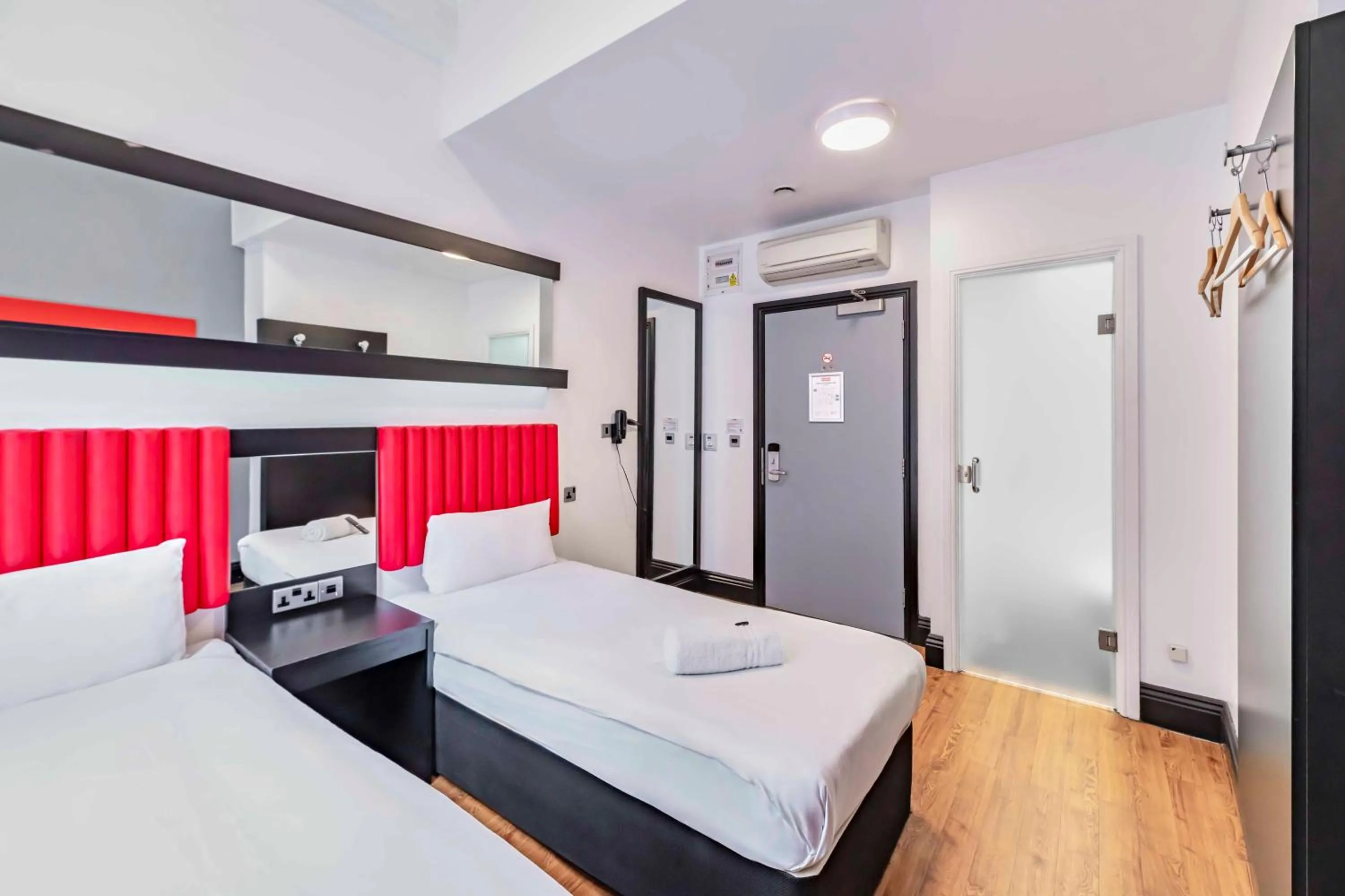 Bedroom, Bed in easyHotel Newcastle