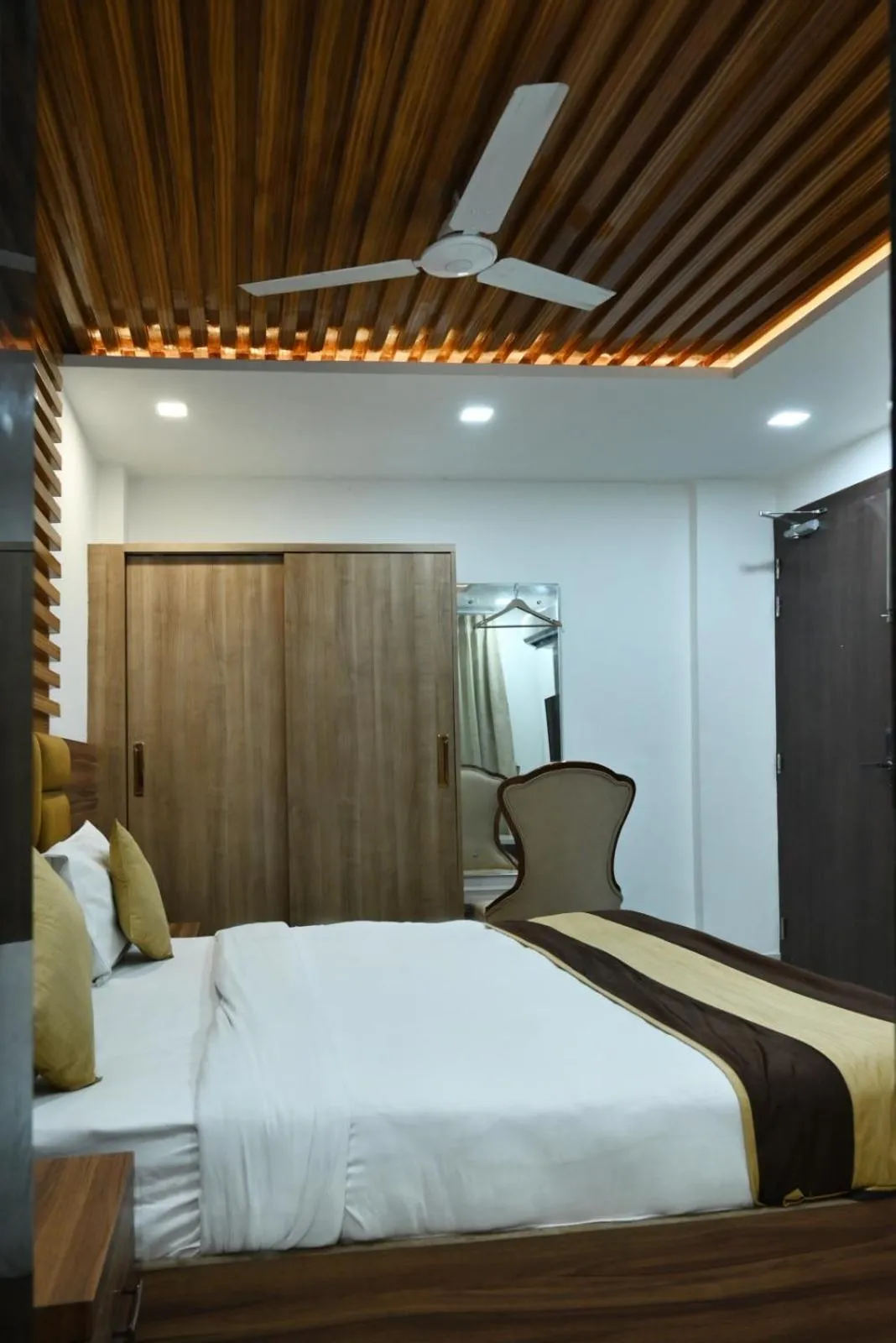 Bed in Hotel Navraj Palace