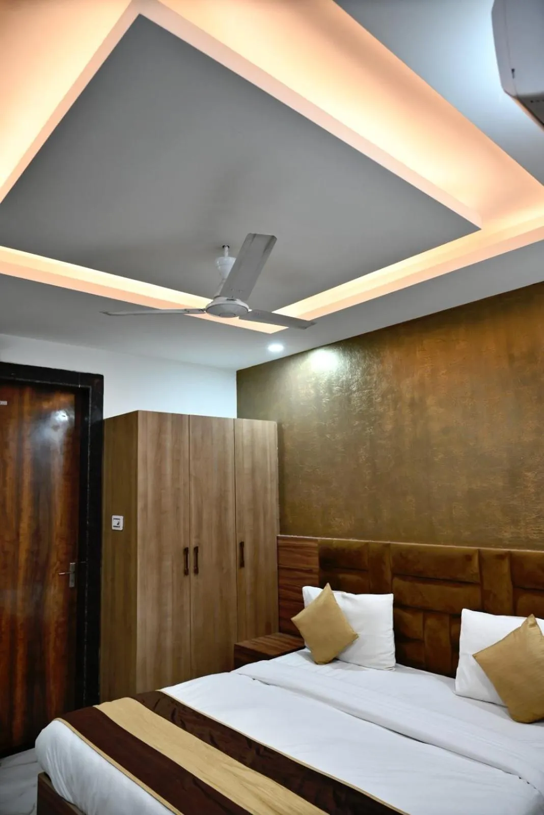 Bed in Hotel Navraj Palace