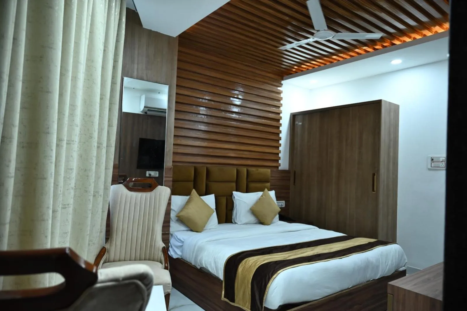 Bed in Hotel Navraj Palace