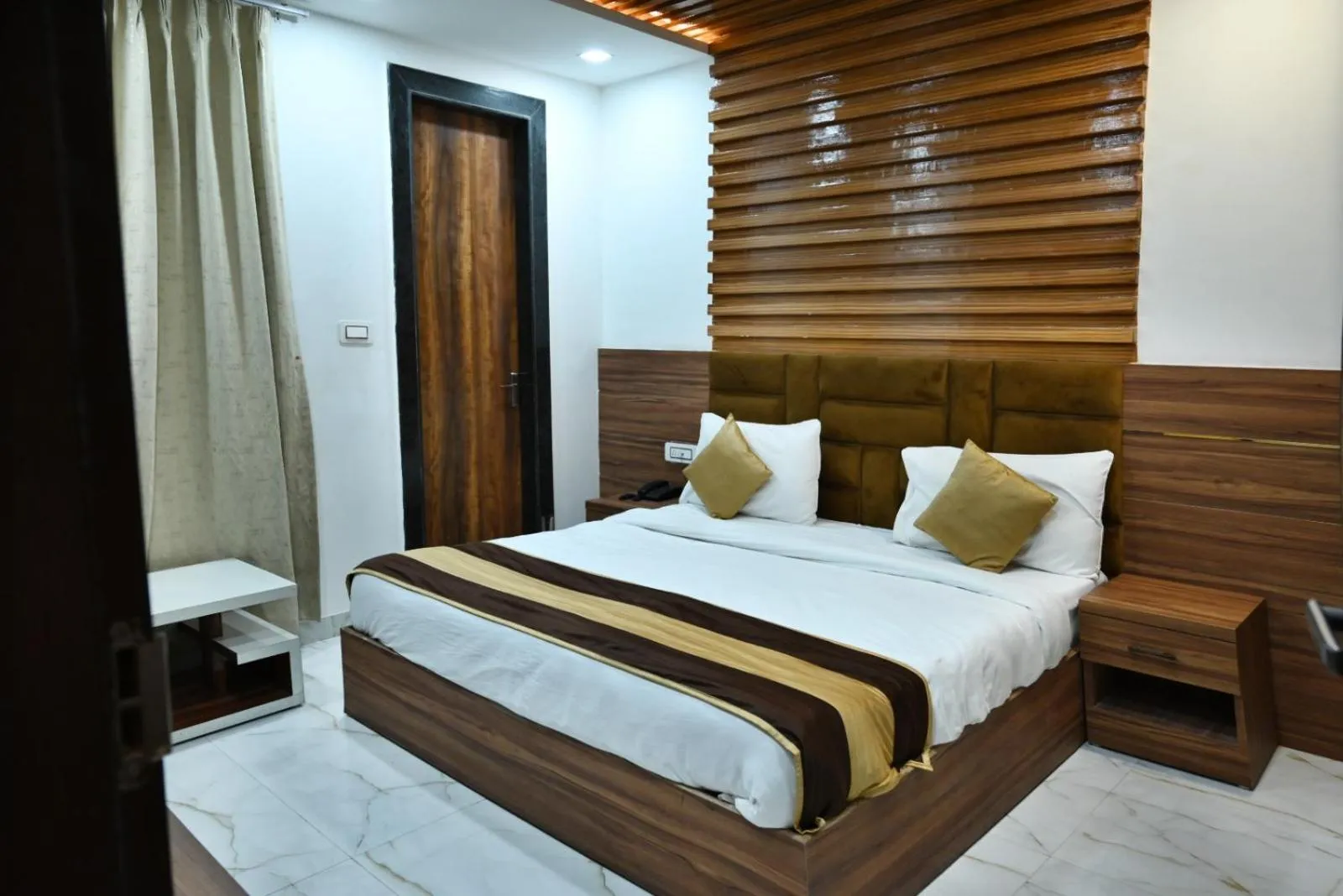 Bed in Hotel Navraj Palace