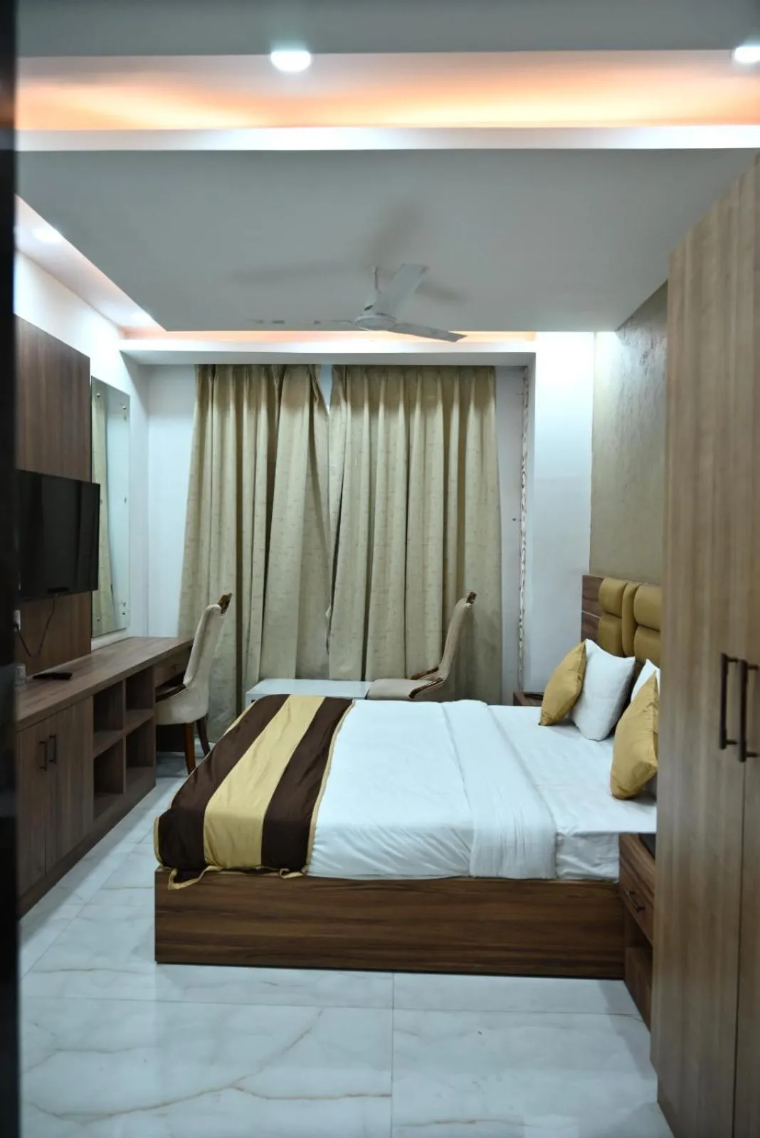 Bed in Hotel Navraj Palace