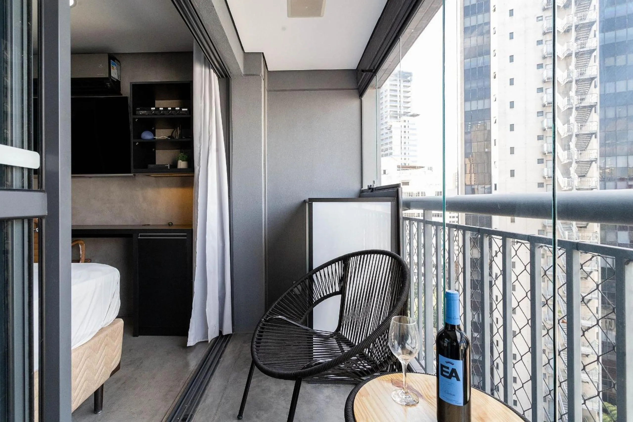 Day in Condomínio Setin Downtown Genebra - Studios por temporada