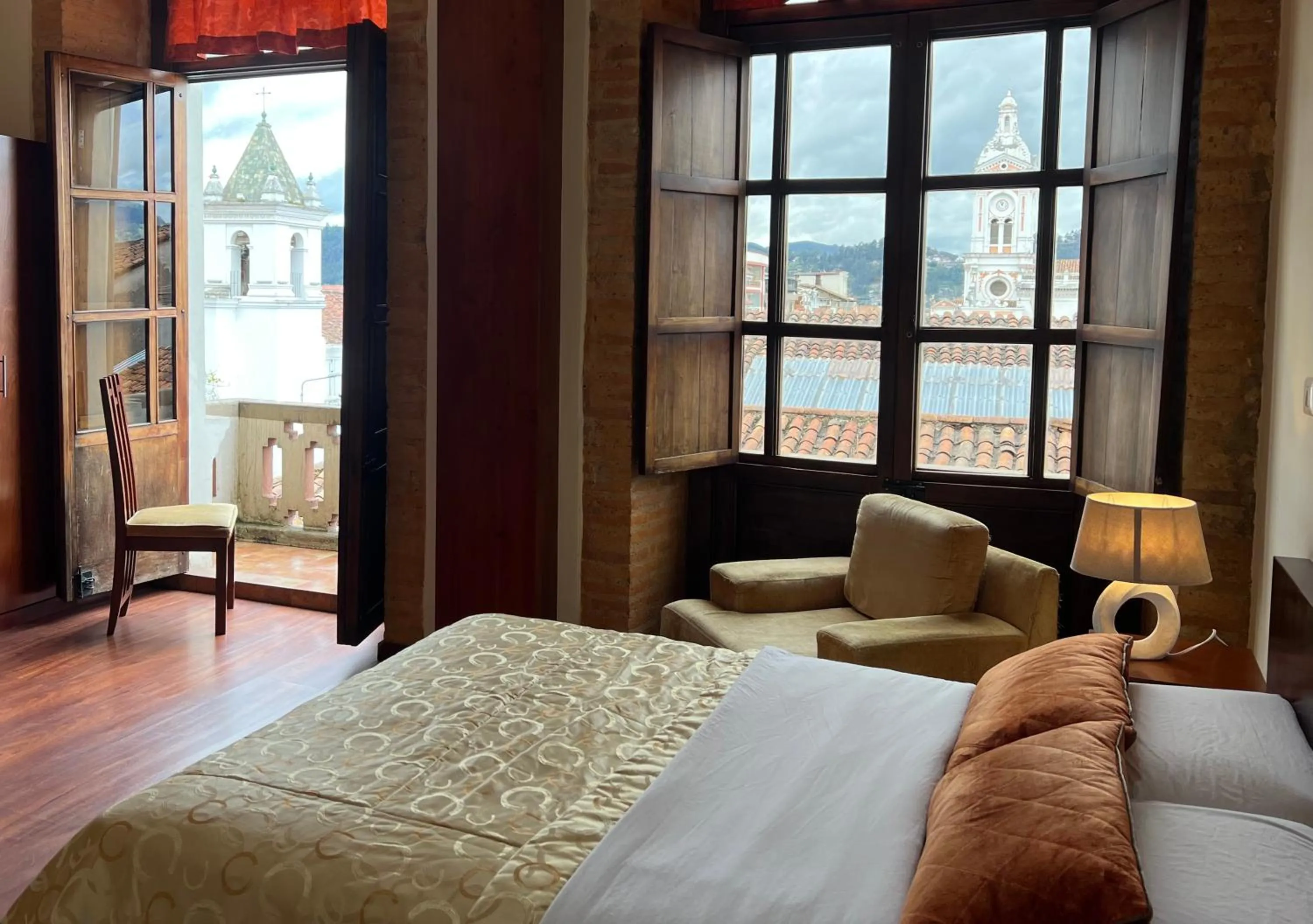 Photo of the whole room, Bed in Floré Hotel Boutique Cuenca