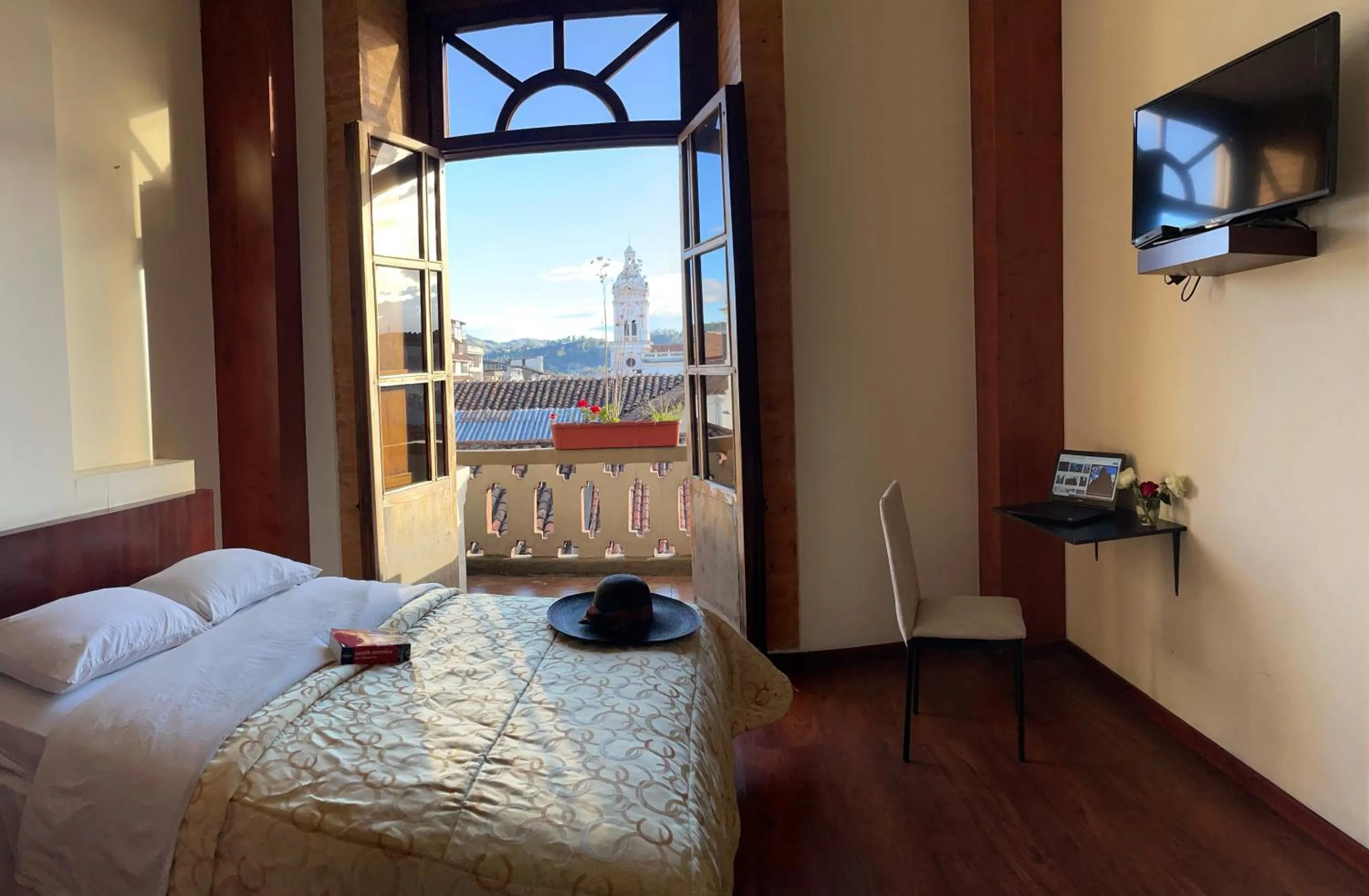 Photo of the whole room, Bed in Floré Hotel Boutique Cuenca