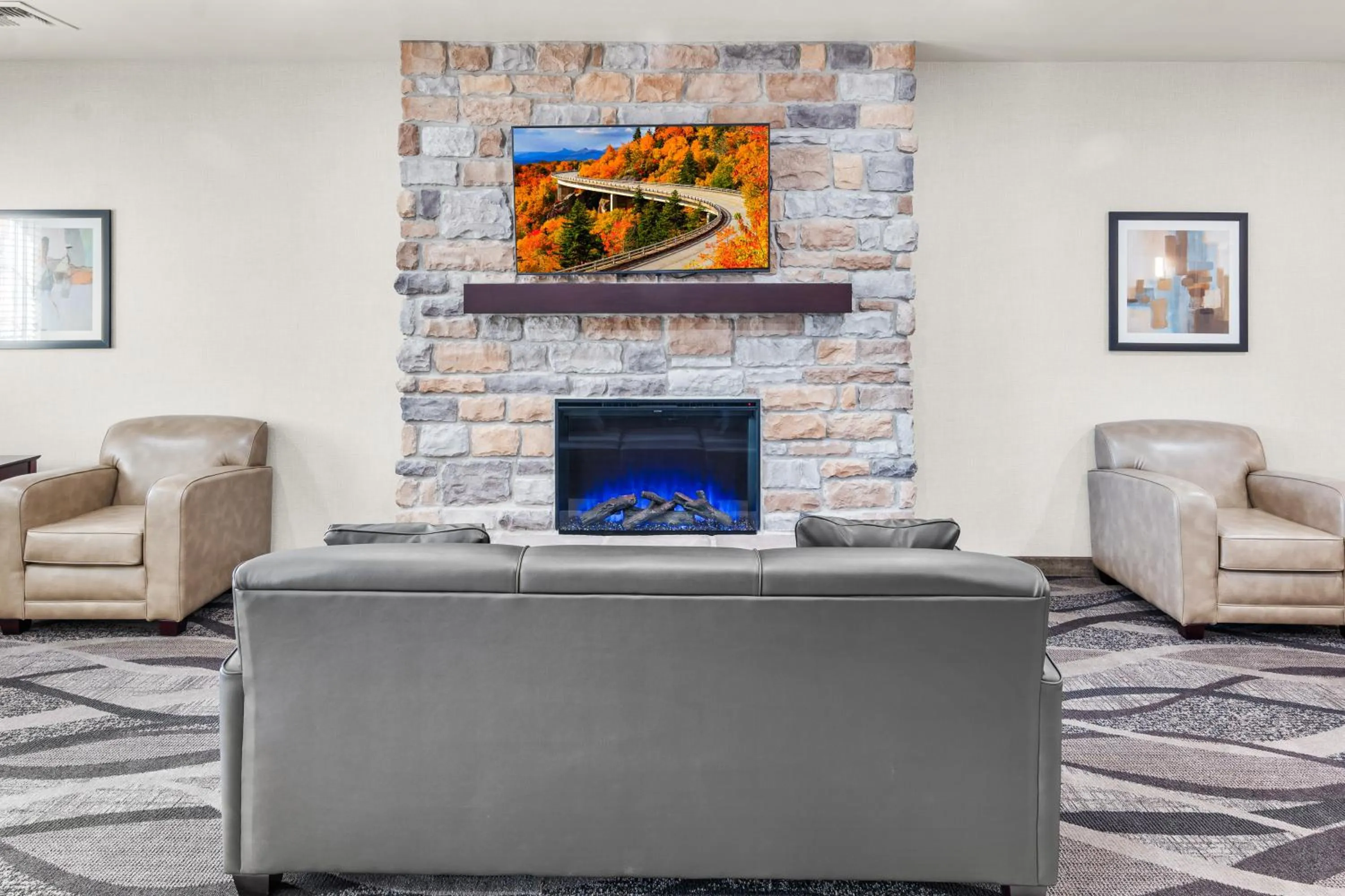 Seating area in Cobblestone Hotel & Suites Denmark - Green Bay