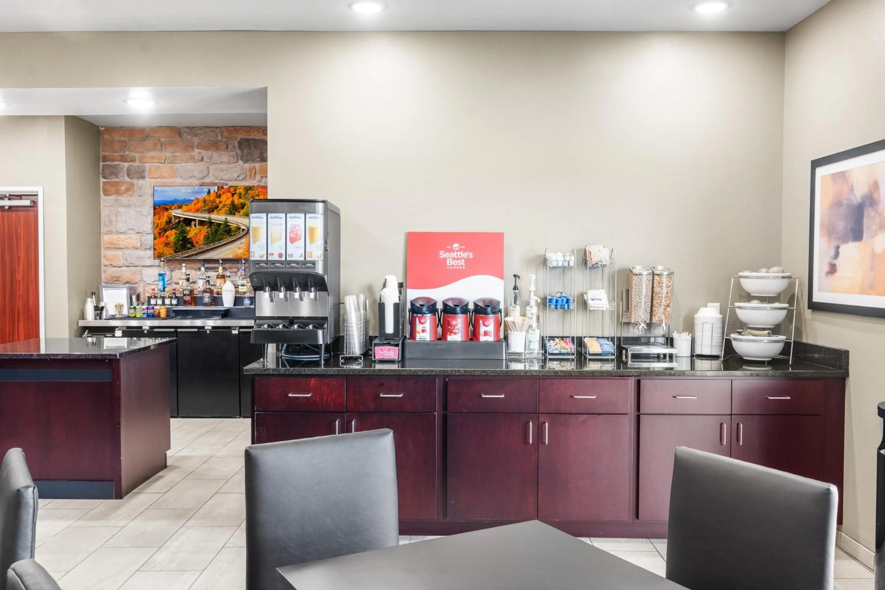 Coffee/tea facilities in Cobblestone Hotel & Suites Denmark - Green Bay
