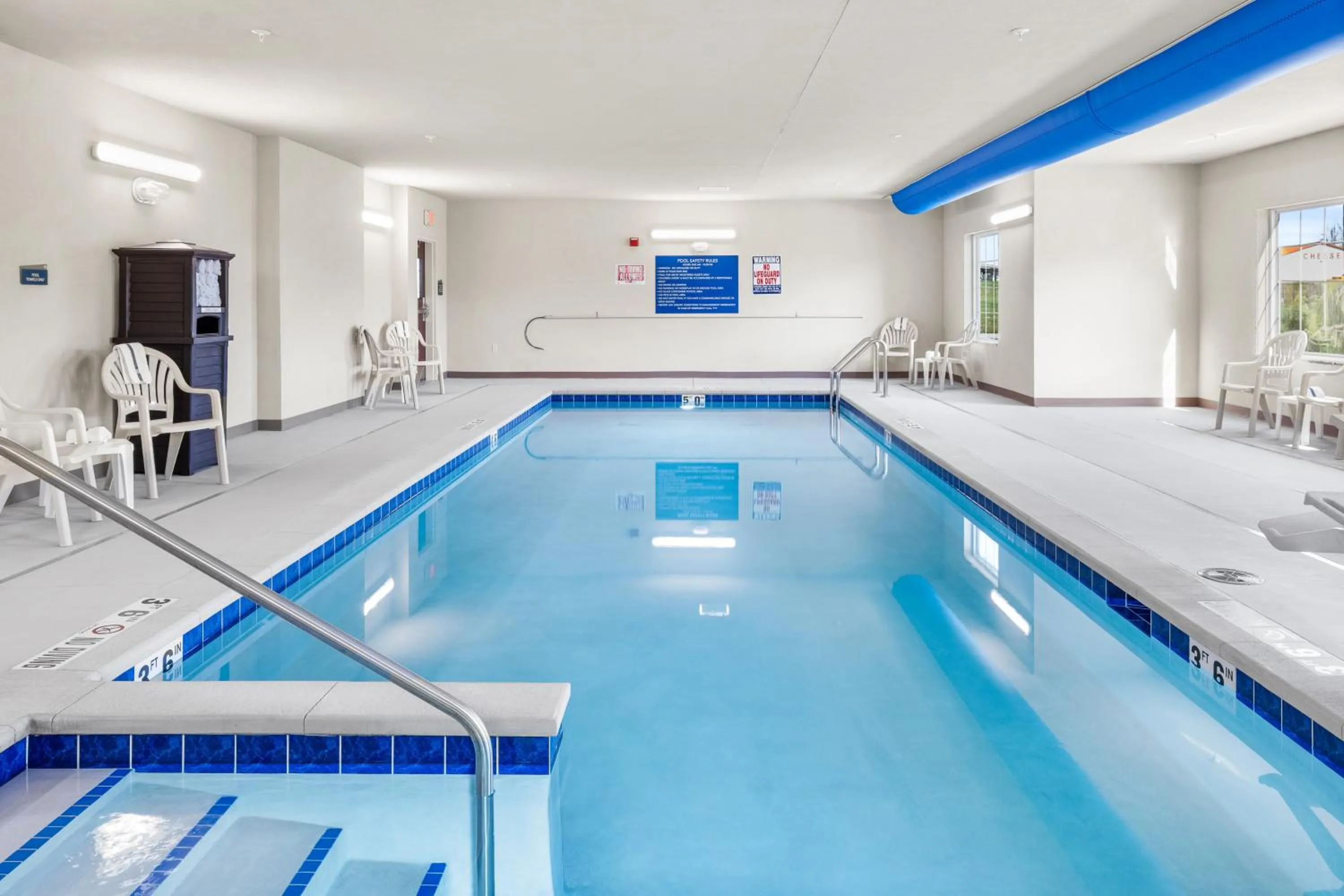 Swimming pool in Cobblestone Hotel & Suites Denmark - Green Bay