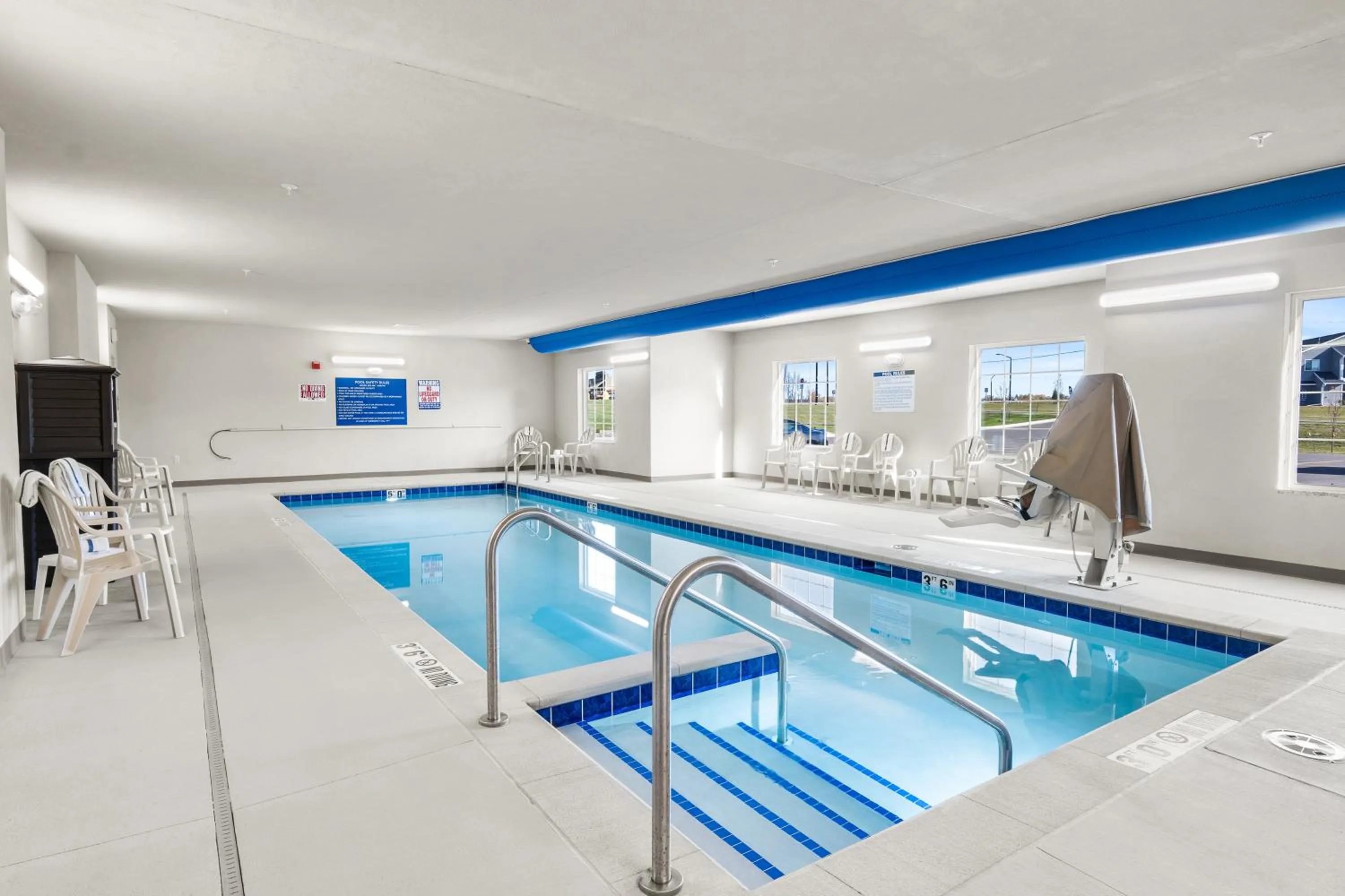 Swimming pool in Cobblestone Hotel & Suites Denmark - Green Bay