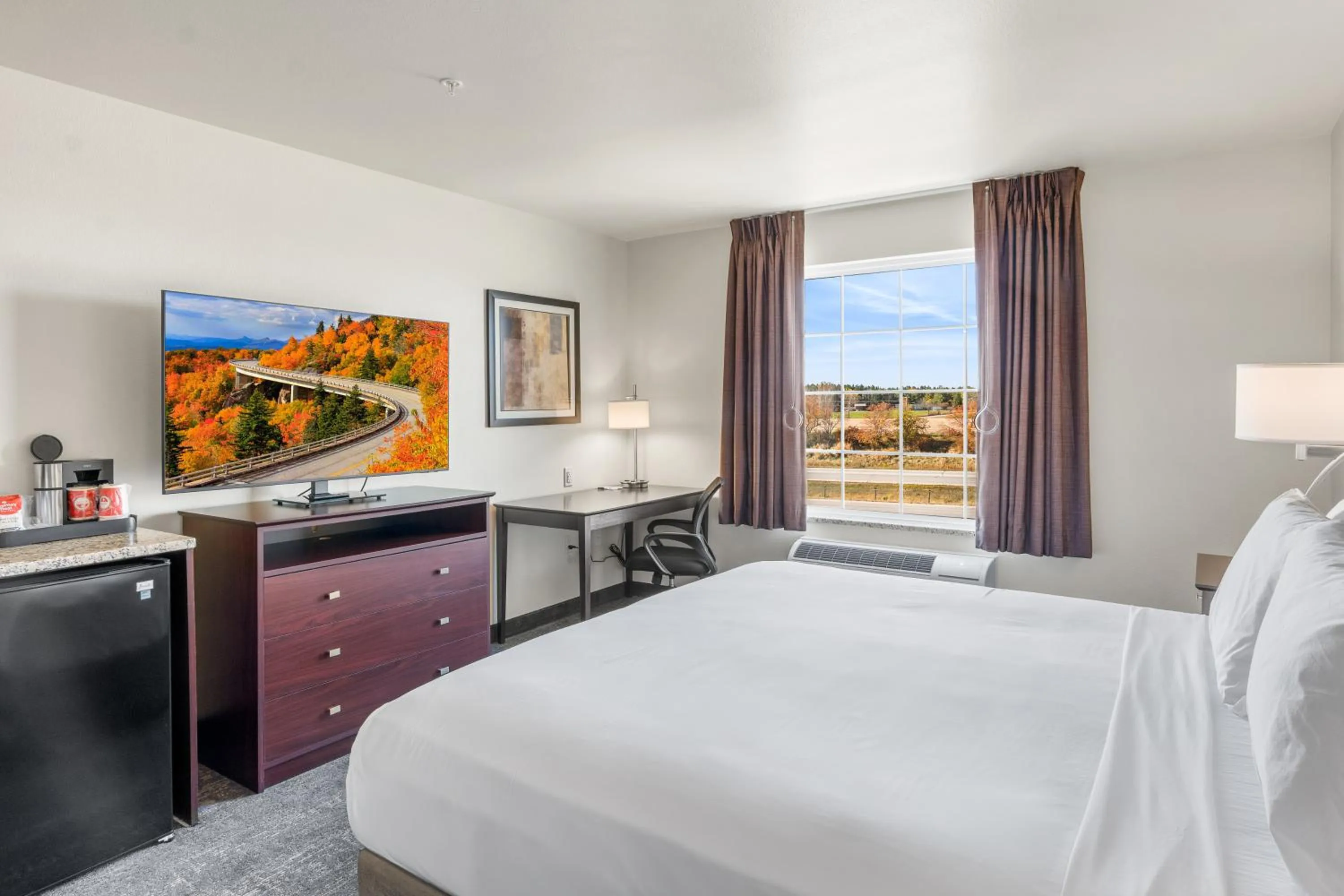 Bed in Cobblestone Hotel & Suites Denmark - Green Bay