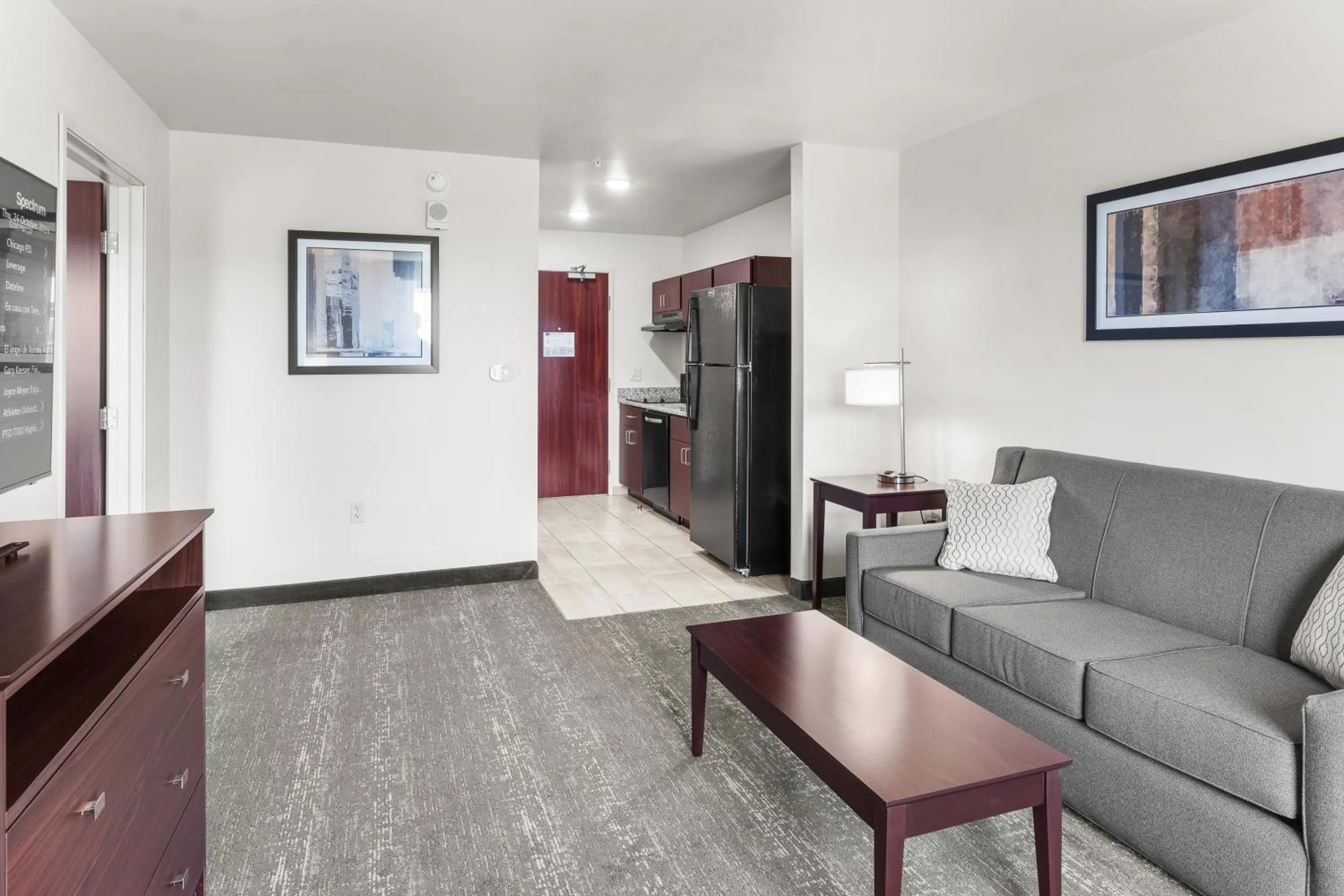 Kitchen or kitchenette in Cobblestone Hotel & Suites Denmark - Green Bay