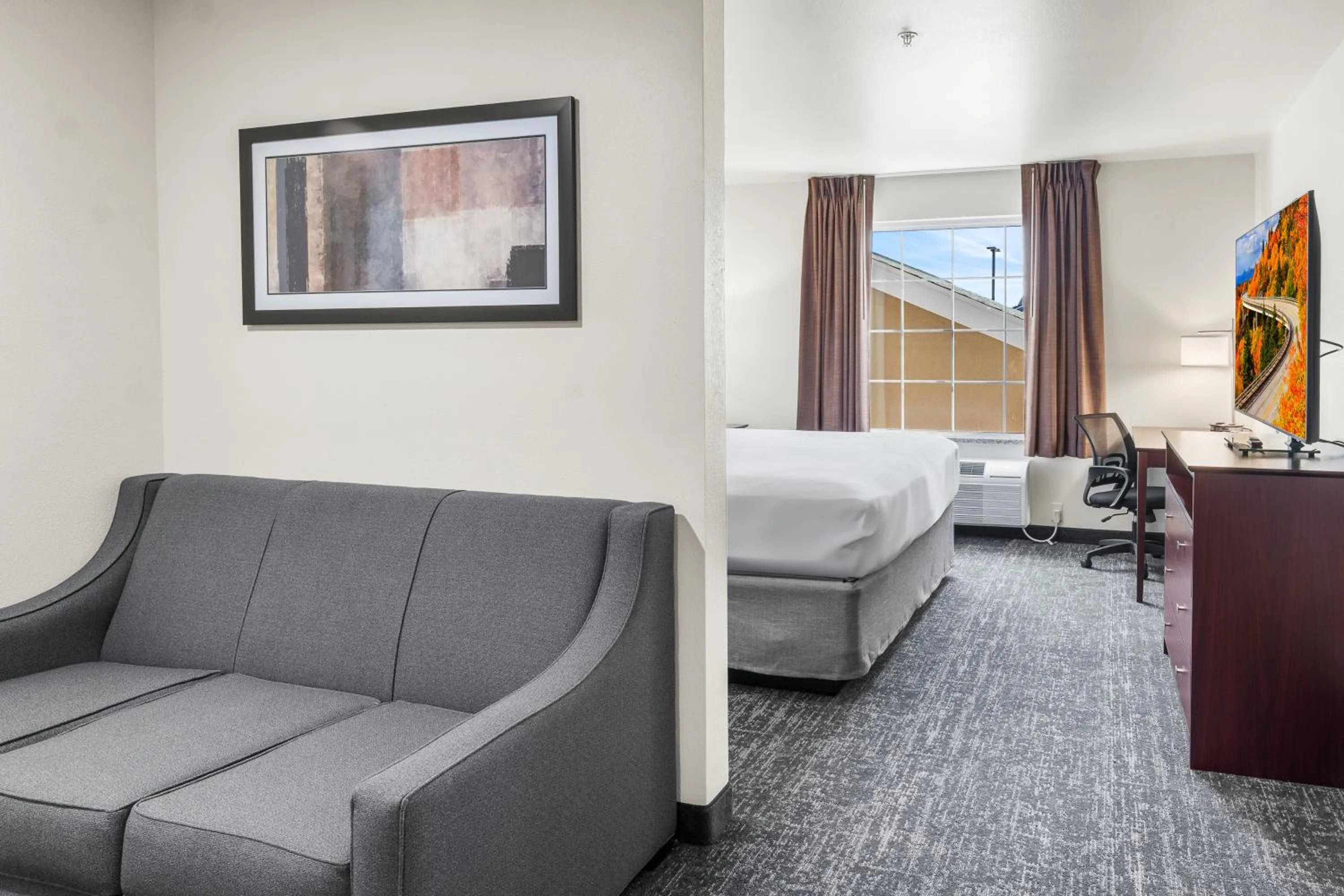 Bed in Cobblestone Hotel & Suites Denmark - Green Bay