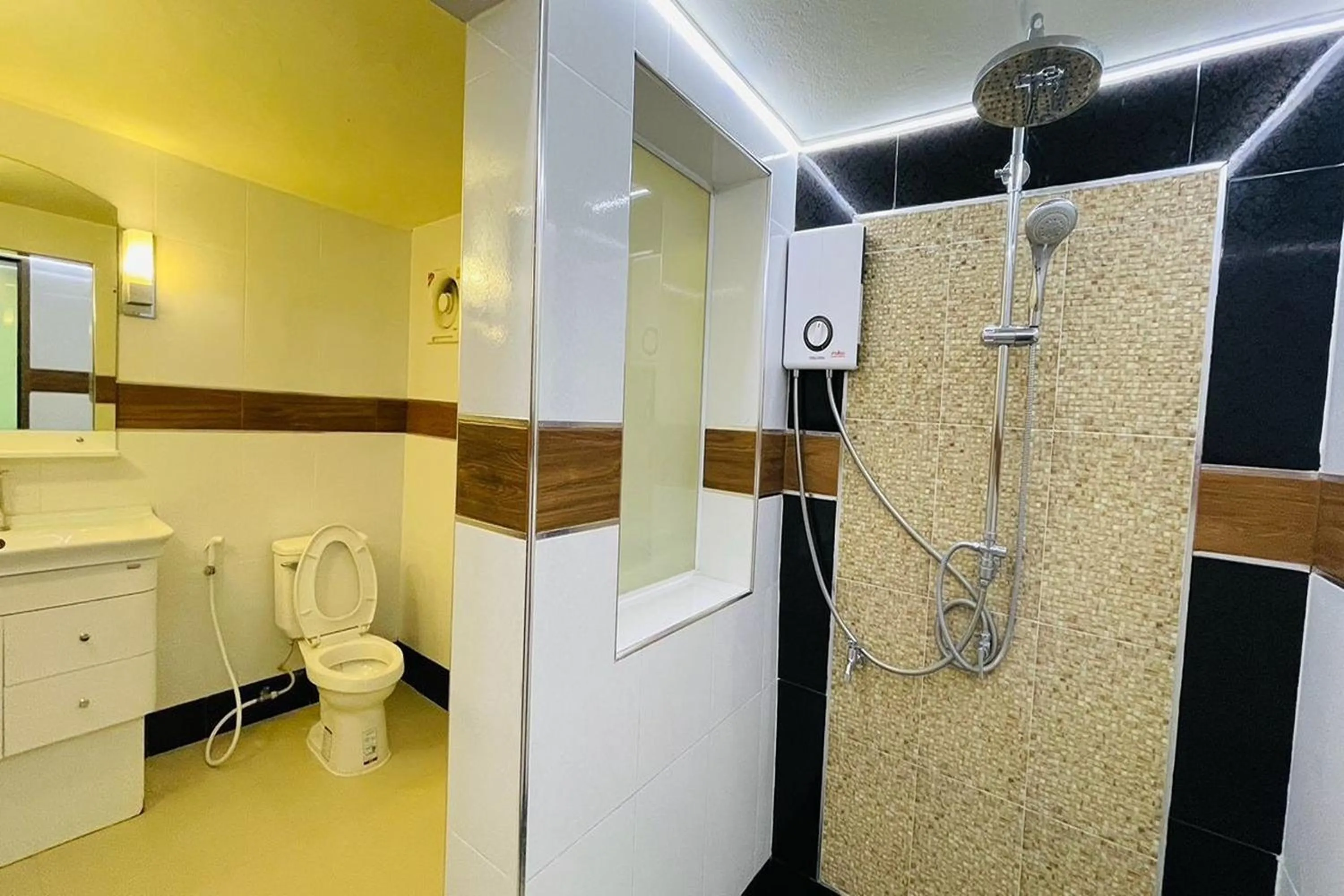 Bathroom in Baan Rim Kwai Paerimnam Resort