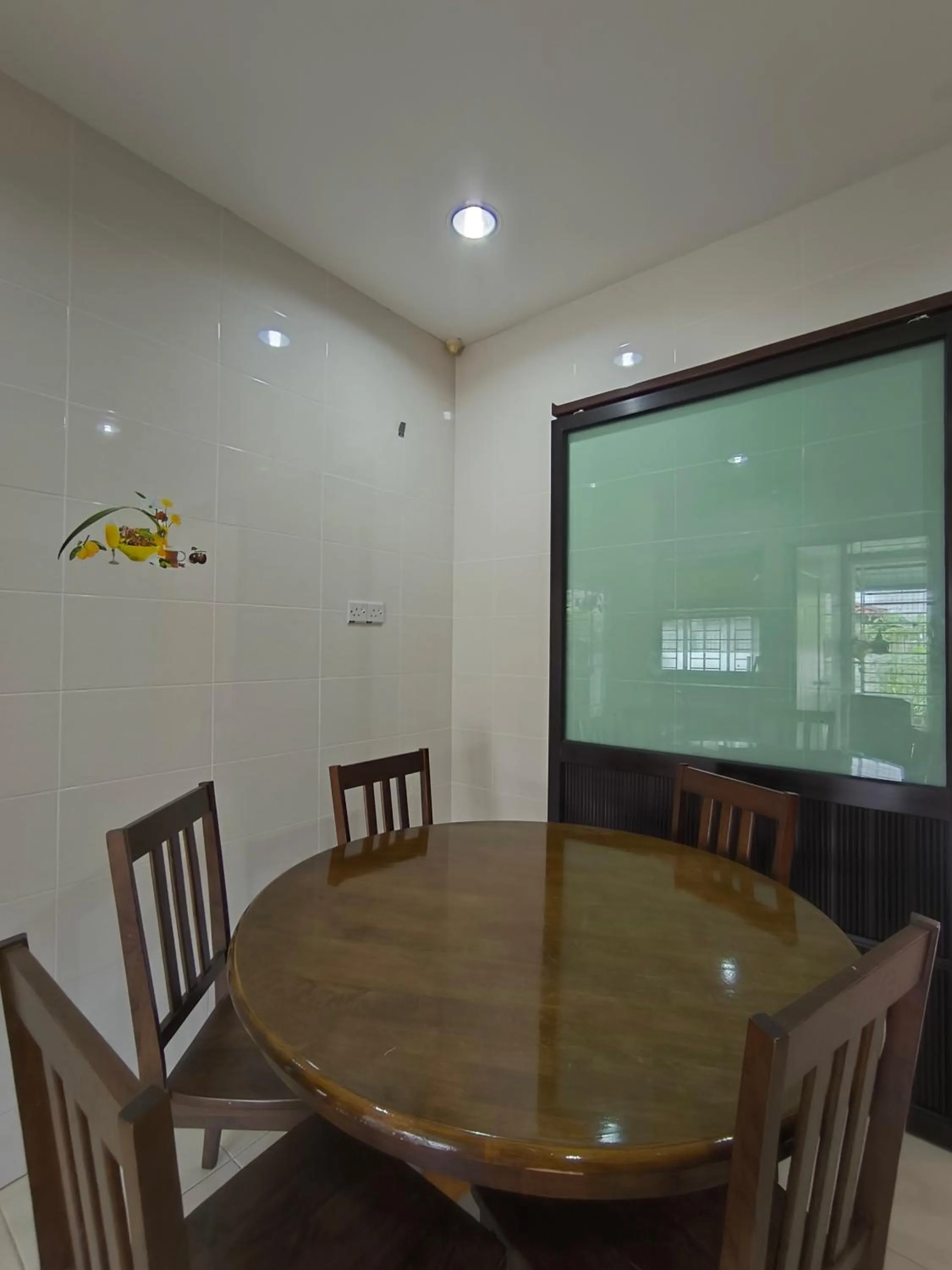 Kitchen or kitchenette in Natol Homestay - Moyan Batu Kawa