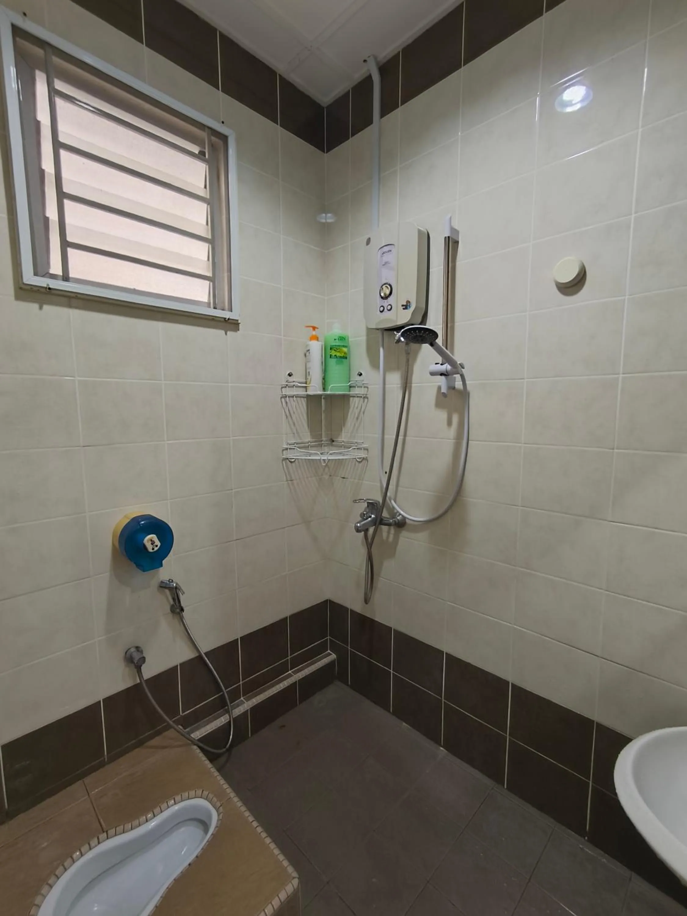 Toilet in Natol Homestay - Moyan Batu Kawa