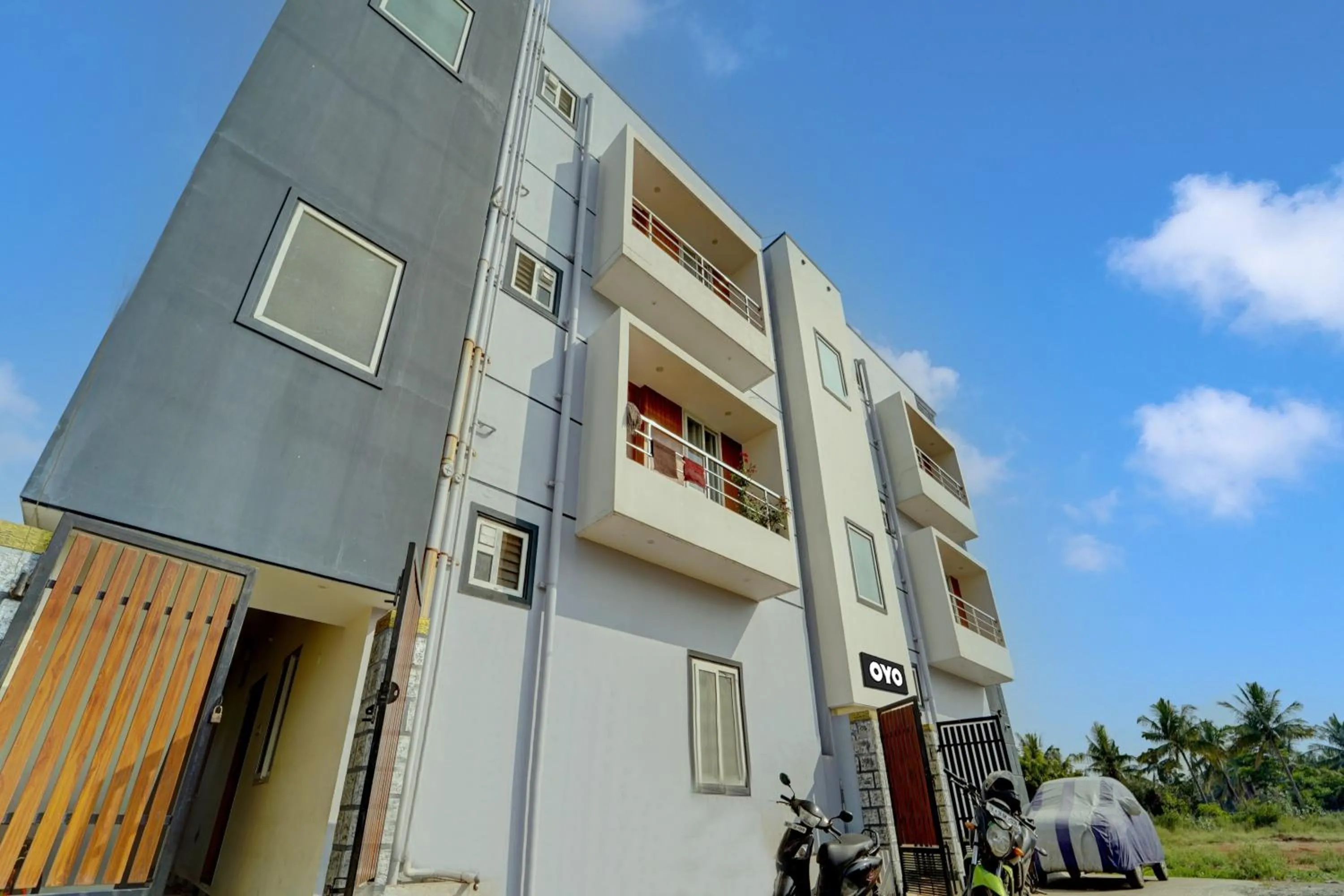 Facade/entrance in Hotel O MM Home Stays