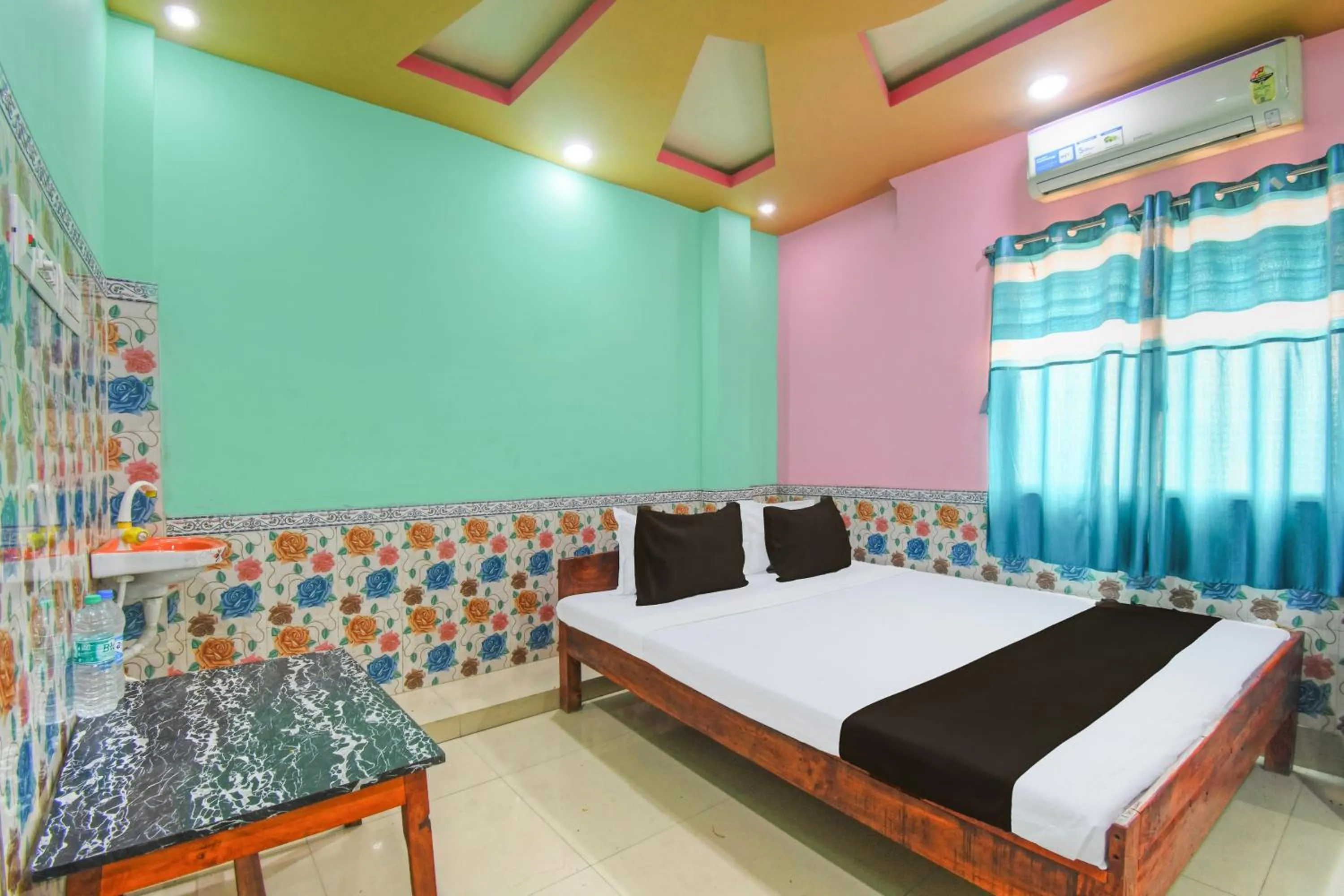 Bedroom, Bed in Hotel O by OYO Yuvraj Lodge