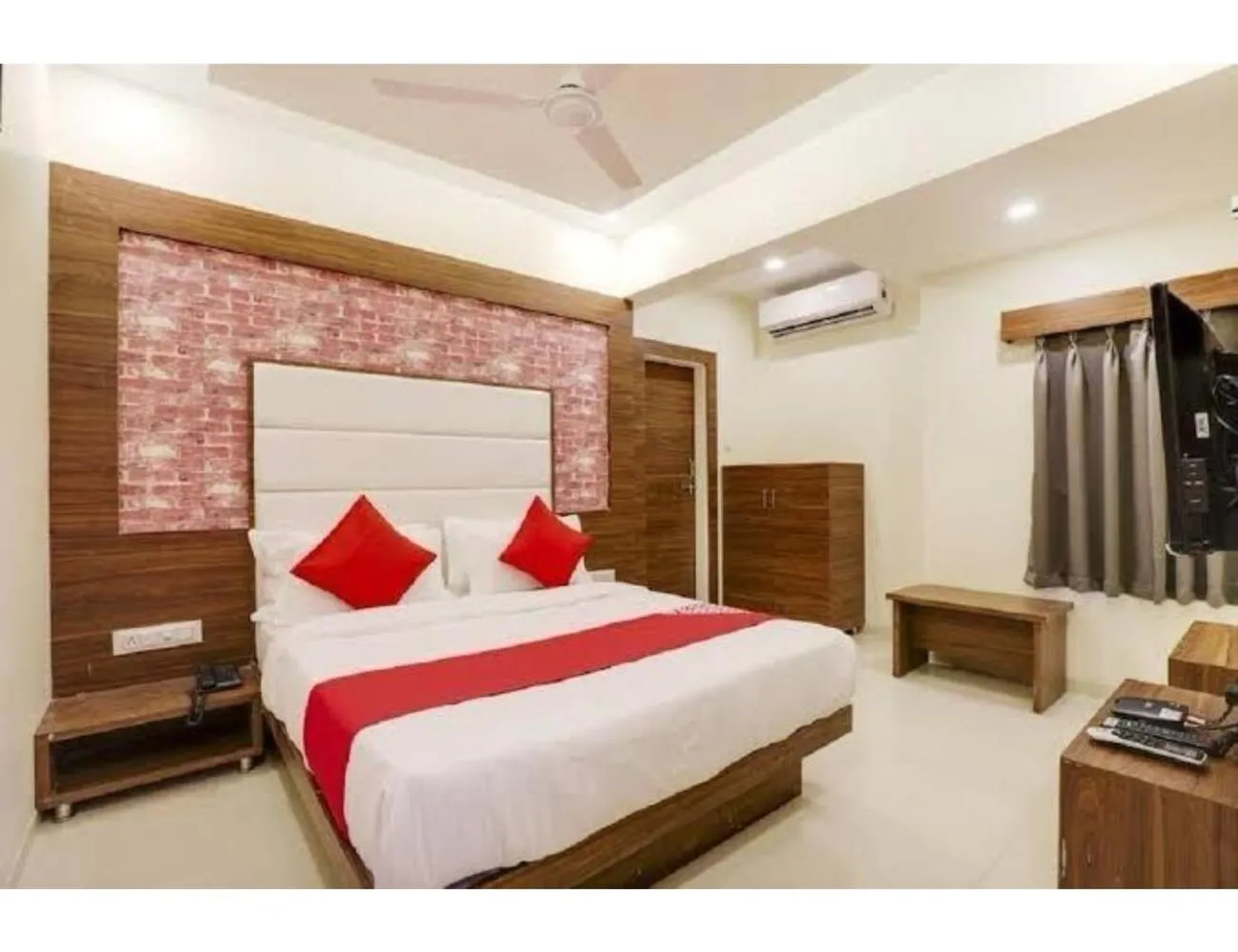 Photo of the whole room, Bed in Hotel Grand, Vadodara