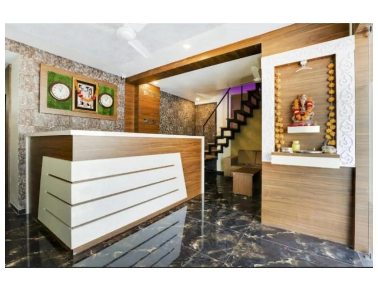 Lobby or reception in Hotel Grand, Vadodara