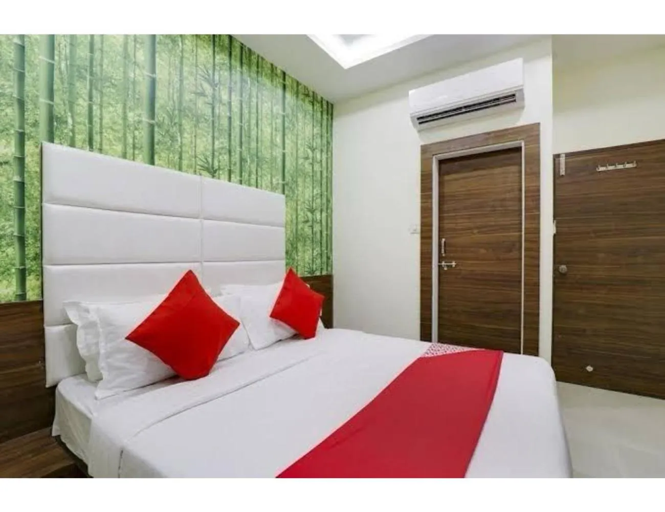 Bed in Hotel Grand, Vadodara